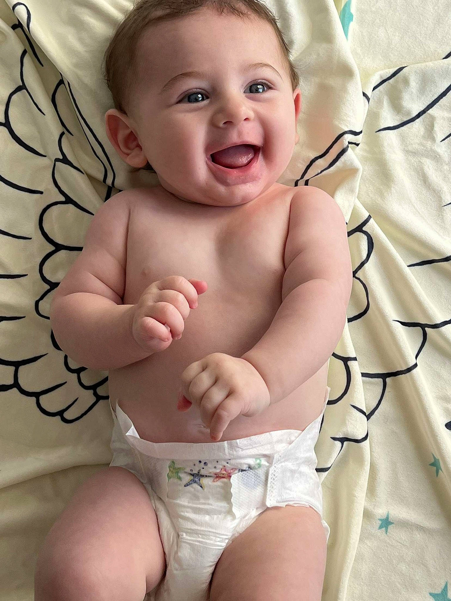 Ange a rejoint le concours — aidez-le/la à gagner de superbes lots ! arm, baby, cheek, chest, eye, face, gesture, head, human_body, joint, lip, mouth, muscle, neck, organ, person, photograph, shoulder, skin, smile