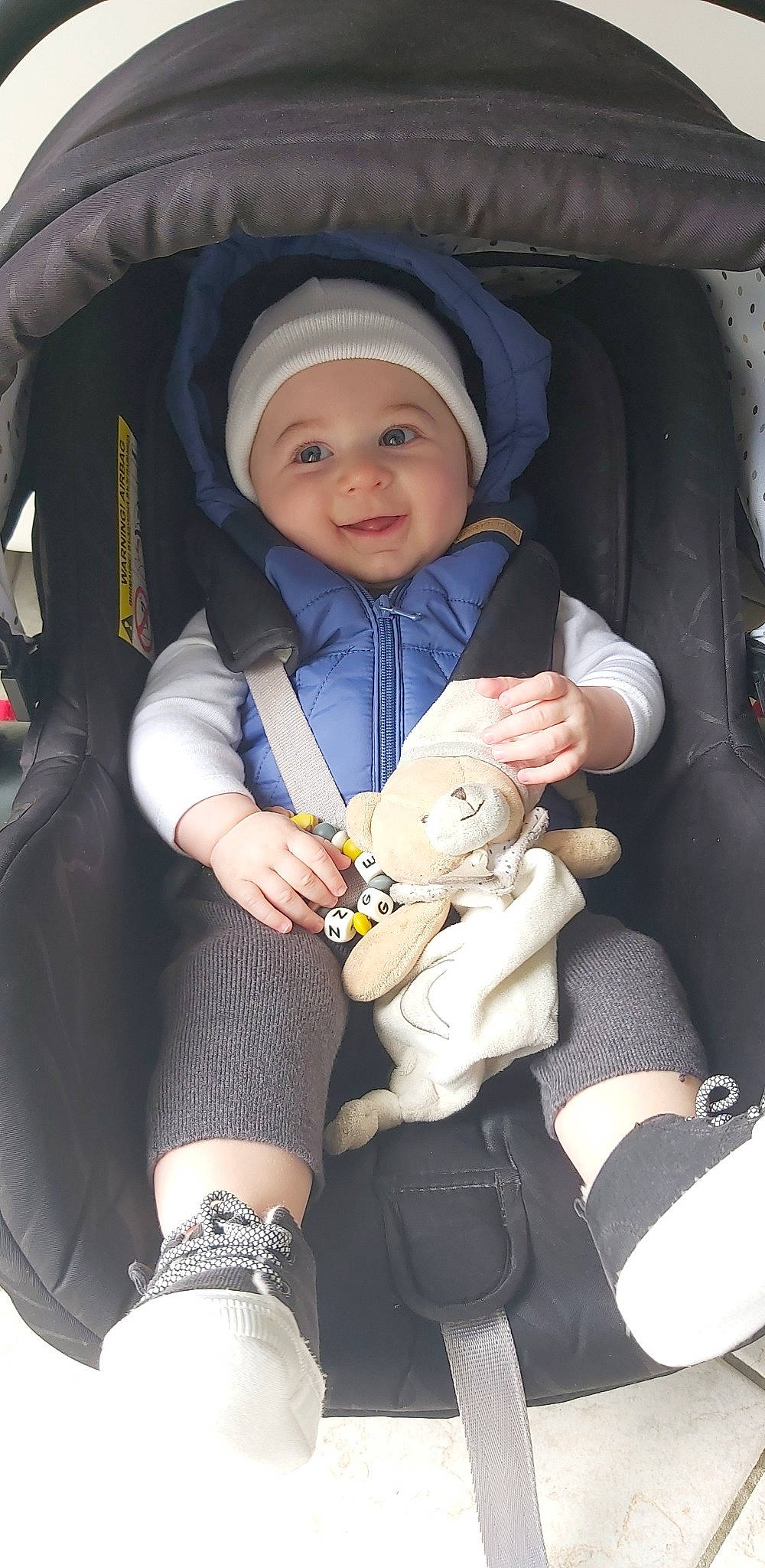 Ange a rejoint le concours — aidez-le/la à gagner de superbes lots ! auto_part, baby, baby_carriage, baby_in_car_seat, baby_products, baby_safety, car_seat, cheek, child, comfort, electric_blue, hat, headwear, joy, lap, person, seat_belt, sitting, smile, thumb