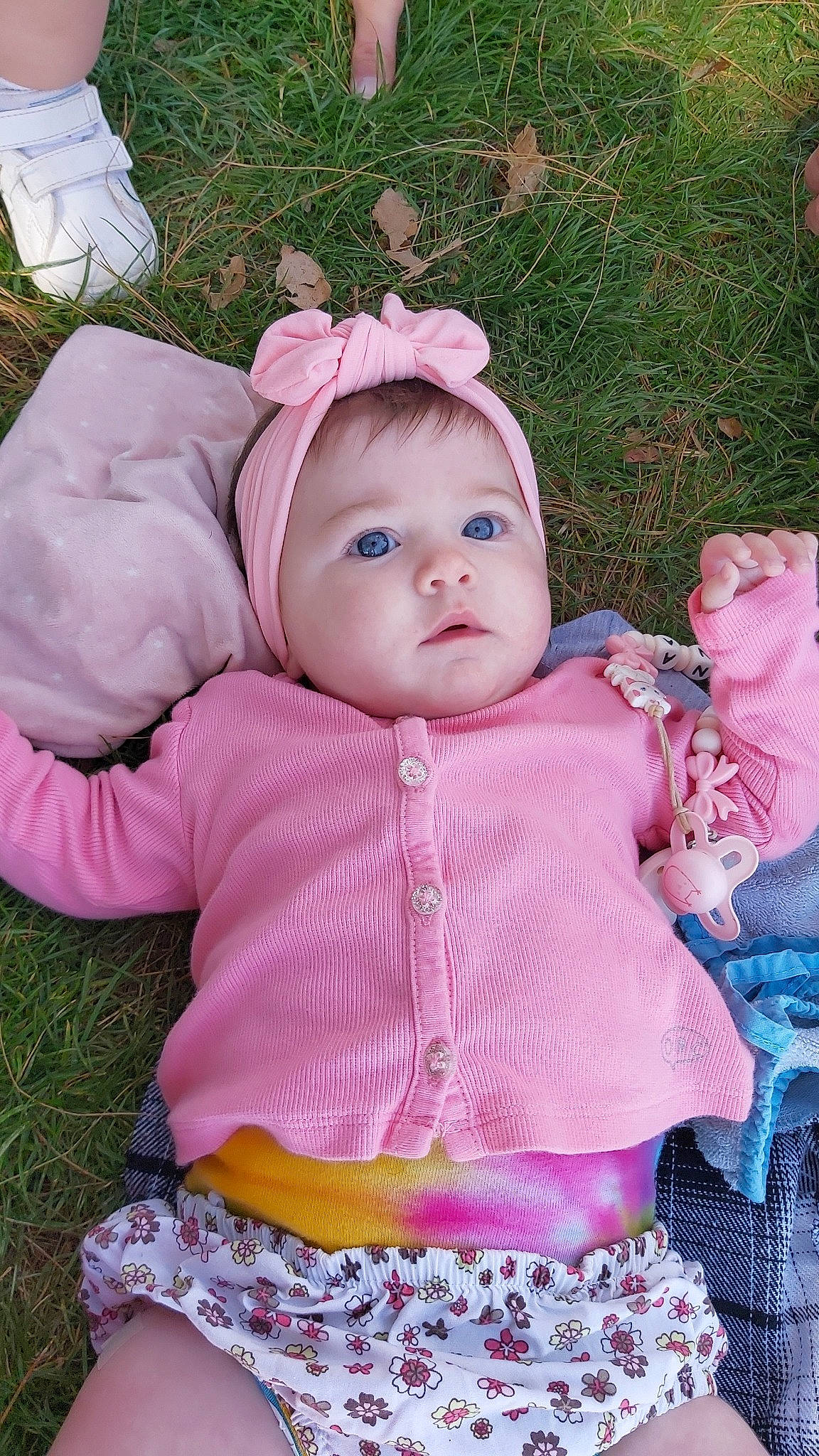 Luciana a rejoint le concours — aidez-le/la à gagner de superbes lots ! baby, baby_toddler_clothing, cheek, child, doll, dress, eye, face, grass, happy, head, lip, magenta, pattern, person, pink, purple, skin, sleeve, toddler