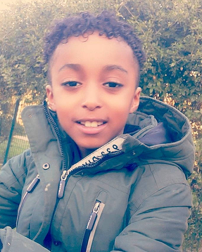 Daymon a rejoint le concours — aidez-le/la à gagner de superbes lots ! cheek, cool, eye, eyebrow, flash_photography, fun, grass, hairstyle, happy, head, iris, jacket, joy, leisure, nose, outerwear, people_in_nature, person, plant, skin