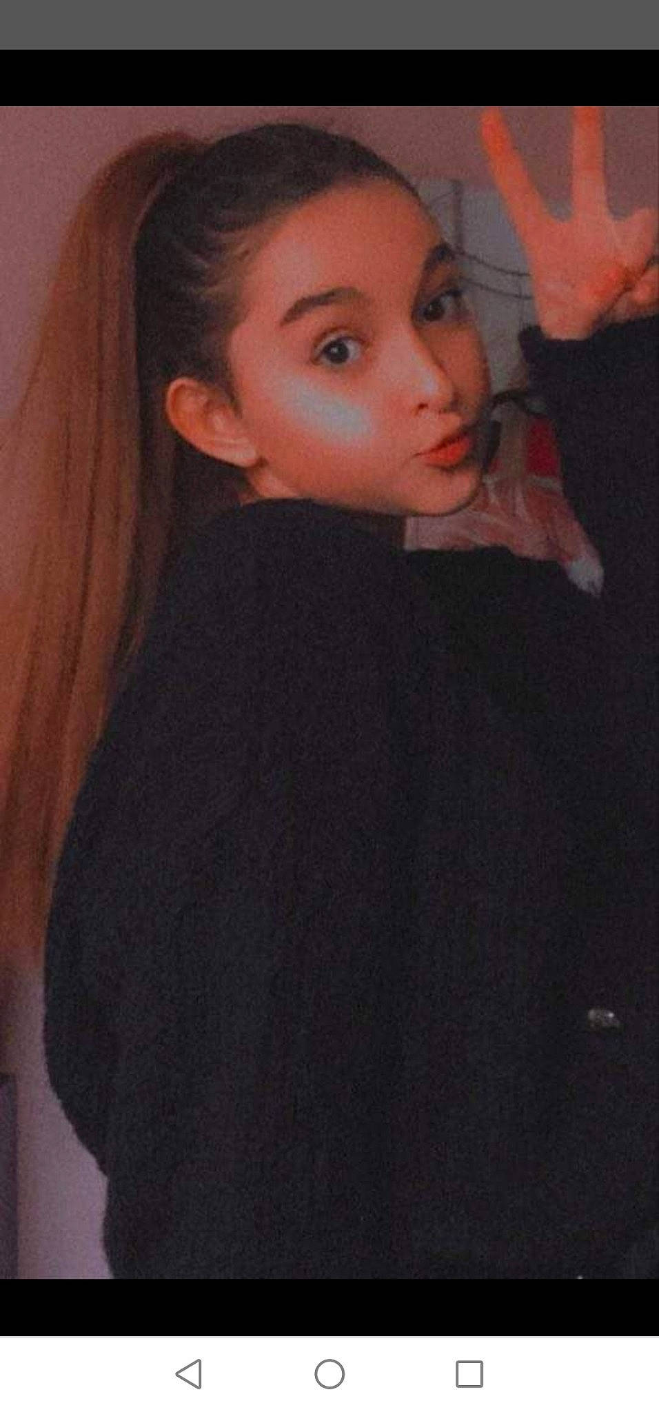 Clara participe au concours pour gagner de l'argent avec cette photo : black_hair, cheek, chin, ear, eye, eyebrow, eyelash, flash_photography, forehead, formal_wear, fun, hair, head, headgear, human_body, iris, lip, long_hair, nose, person