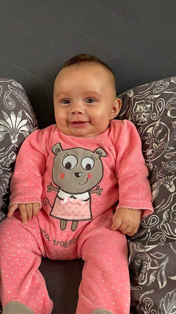 Layanna participe au concours pour gagner de l'argent avec cette photo : baby, cheek, child, head, joy, person, pink, plush, sitting, skin, stuffed_toy, textile, toddler, toy