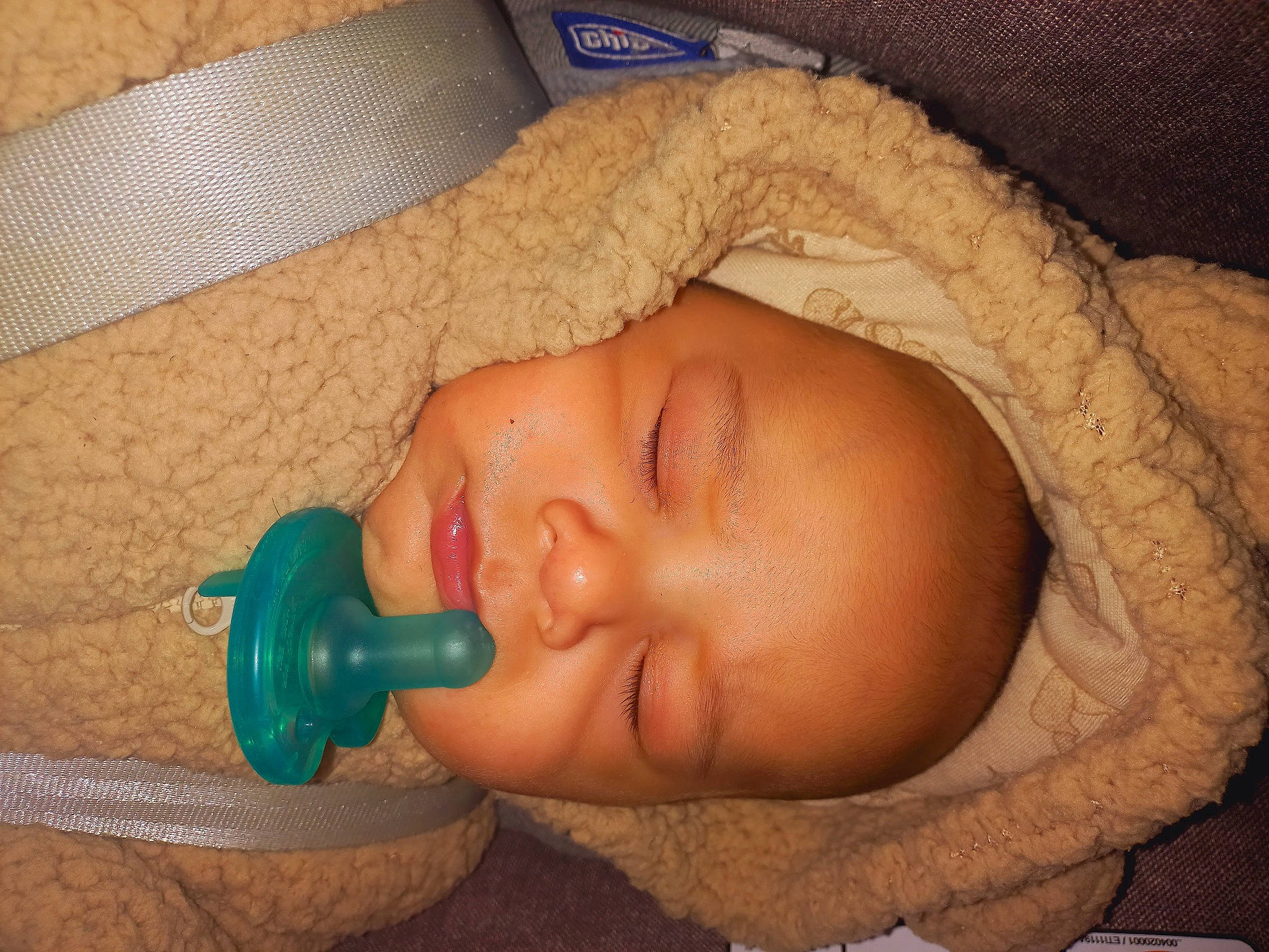 Ismael a rejoint le concours — aidez-le/la à gagner de superbes lots ! baby, baby_products, baby_toddler_clothing, baby_toys, bedtime, cheek, child, comfort, ear, eye, eyelash, flooring, hair, head, nap, nose, person, plastic, toddler, toy