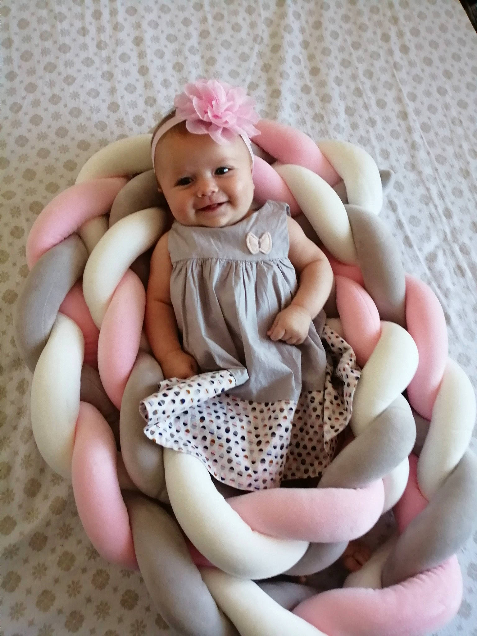 Clémentine a rejoint le concours — aidez-le/la à gagner de superbes lots ! baby, child, joy, person, pink, sitting, toddler