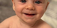 Valentina participe au concours pour gagner de l'argent avec cette photo : baby, body, child, closeup, cute, expression, eyes, face, happy, head, indoors, infant, lying, mouth, person, portrait, skin, smiling, soft, young