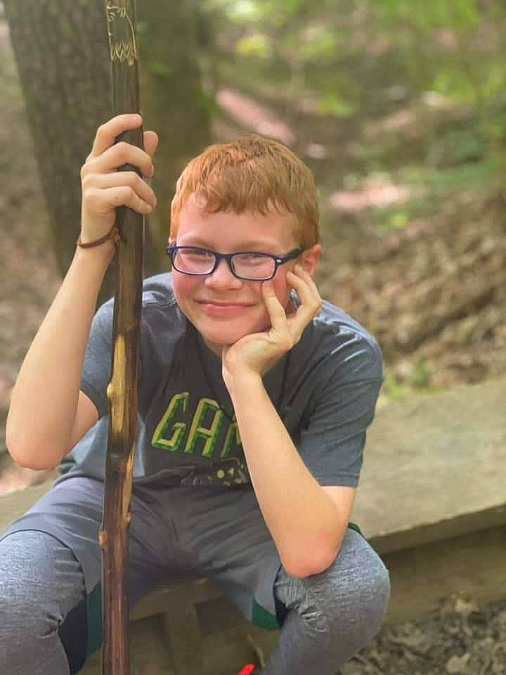 Rayden is registered to the contest to win money with this photo: cool, eye, eyewear, facial_expression, finger, flash_photography, forest, fun, glasses, grass, happy, joy, leaf, leisure, natural_environment, people_in_nature, person, recreation, swing, tree