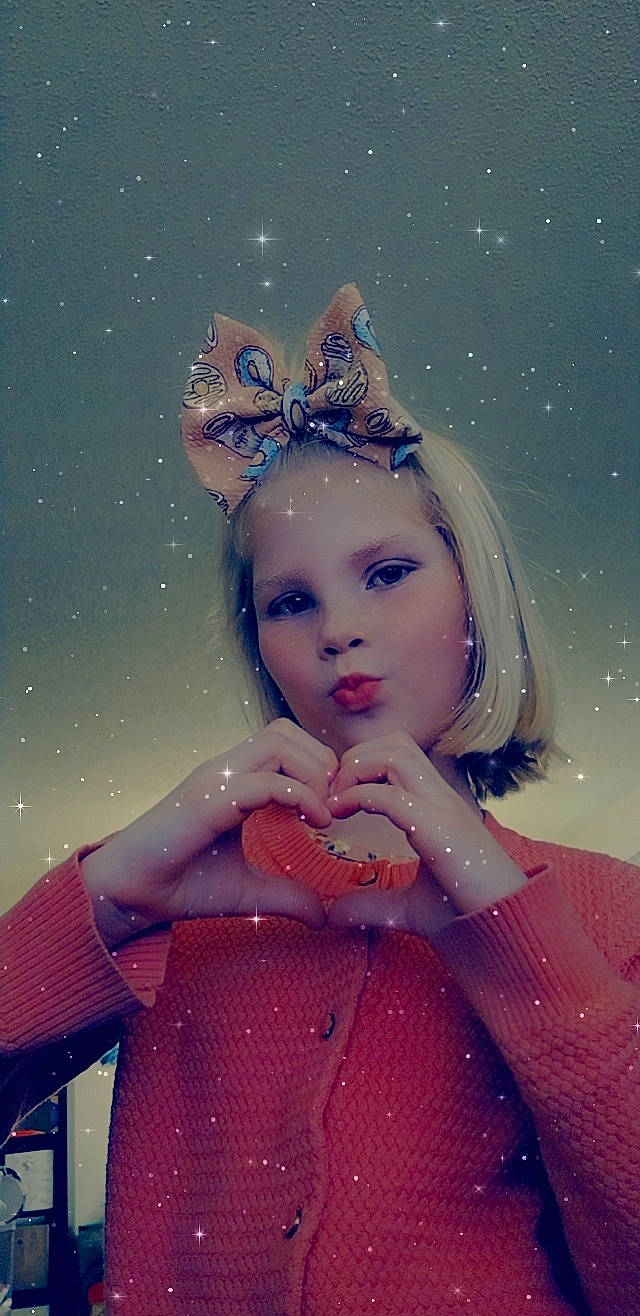 Sophia is registered to the contest to win money with this photo: barbie, blond, cg_artwork, doll, electric_blue, eyelash, fashion_design, fawn, flash_photography, happy, head, headpiece, jewellery, lip, long_hair, magenta, people_in_nature, person, pink, purple