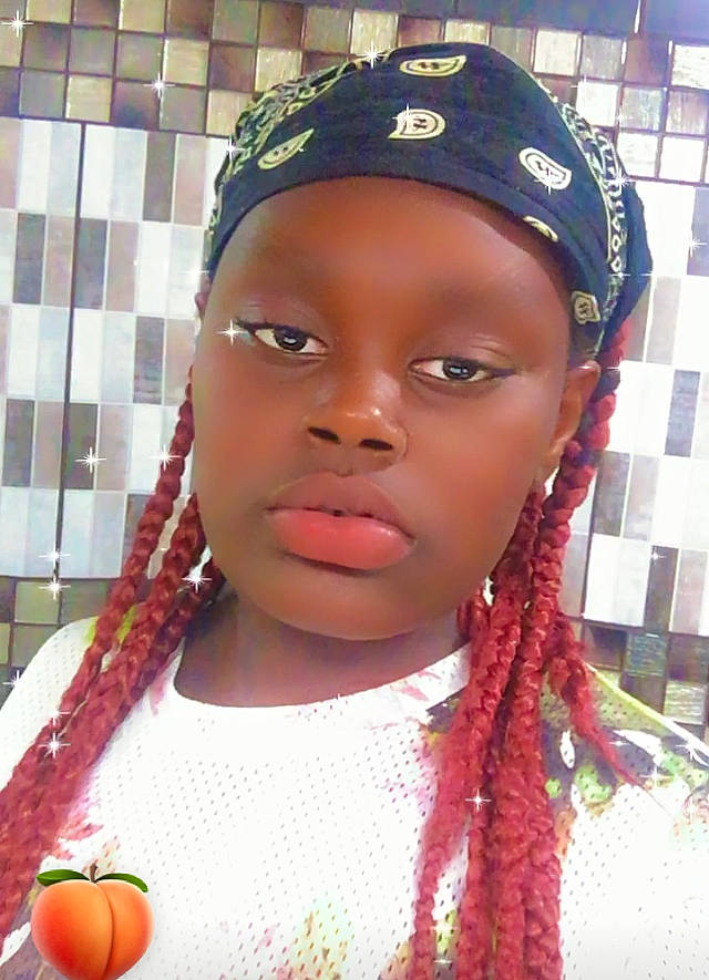 Prescillia a rejoint le concours — aidez-le/la à gagner de superbes lots ! ball, cap, earrings, event, eyelash, eyewear, fashion_accessory, fashion_design, fruit, hair_accessory, headpiece, headwear, jewellery, lip, mandarin_orange, natural_foods, necklace, person, street_fashion, toddler