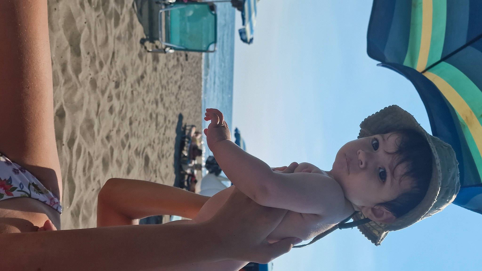 Kamila a rejoint le concours — aidez-le/la à gagner de superbes lots ! arm, azure, blue, elbow, electric_blue, eyewear, finger, foot, fun, hand, happy, human_body, human_leg, joint, leisure, muscle, person, sky, summer, thigh