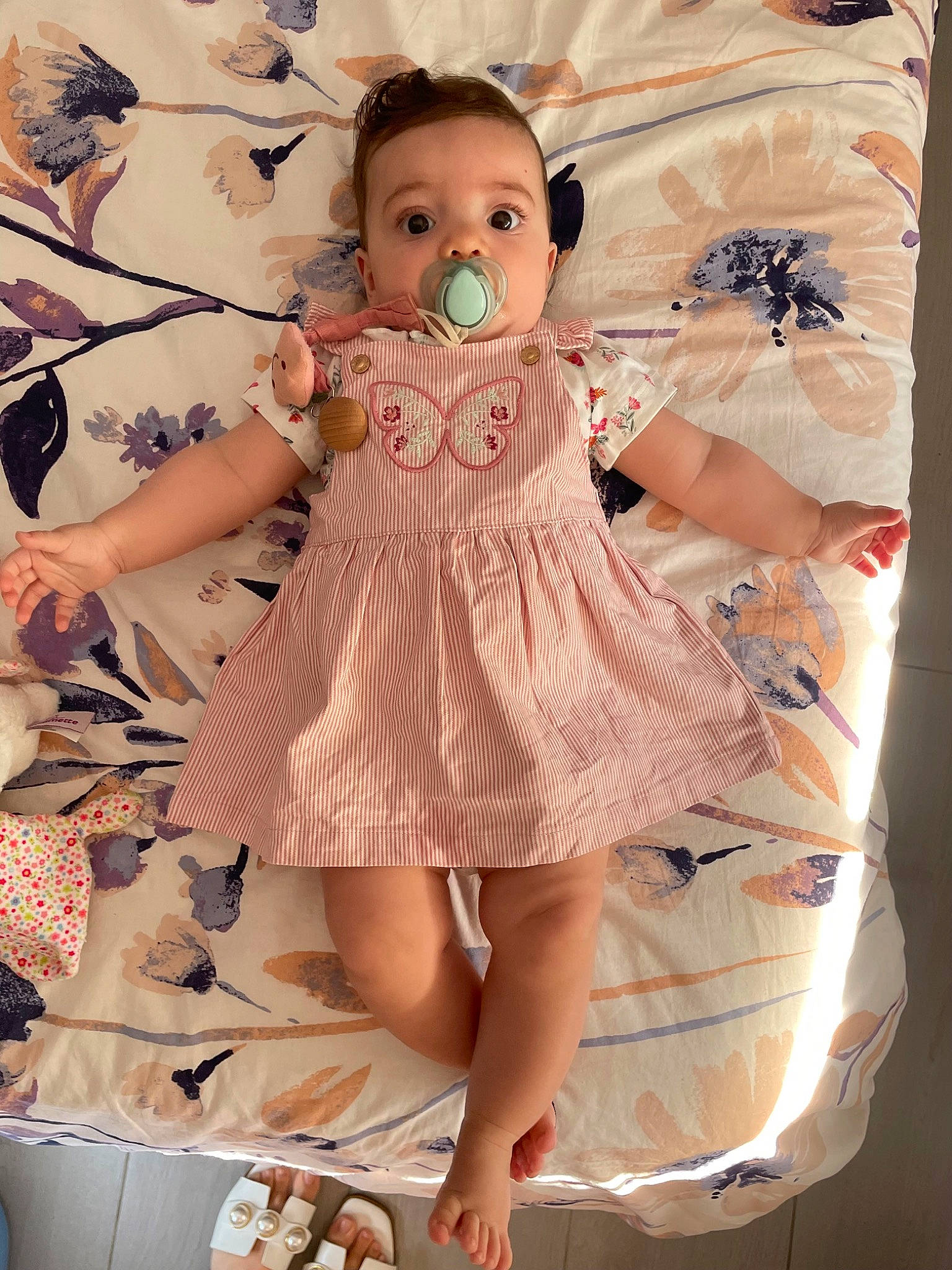 Valentina participe au concours pour gagner de l'argent avec cette photo : baby_toddler_clothing, child, day_dress, dress, embellishment, fashion_accessory, fashion_design, happy, human_leg, one_piece_garment, pattern, peach, person, pink, ruffle, skin, sleeve, thigh, toddler, vintage_clothing