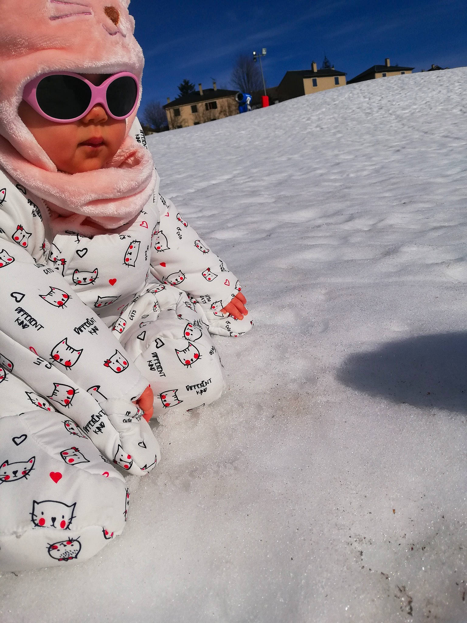 Mélina a rejoint le concours — aidez-le/la à gagner de superbes lots ! cool, eyewear, freezing, fun, glasses, goggles, happy, head, headwear, landscape, person, recreation, sky, sleeve, snow, street_fashion, sunglasses, travel, tree, vision_care