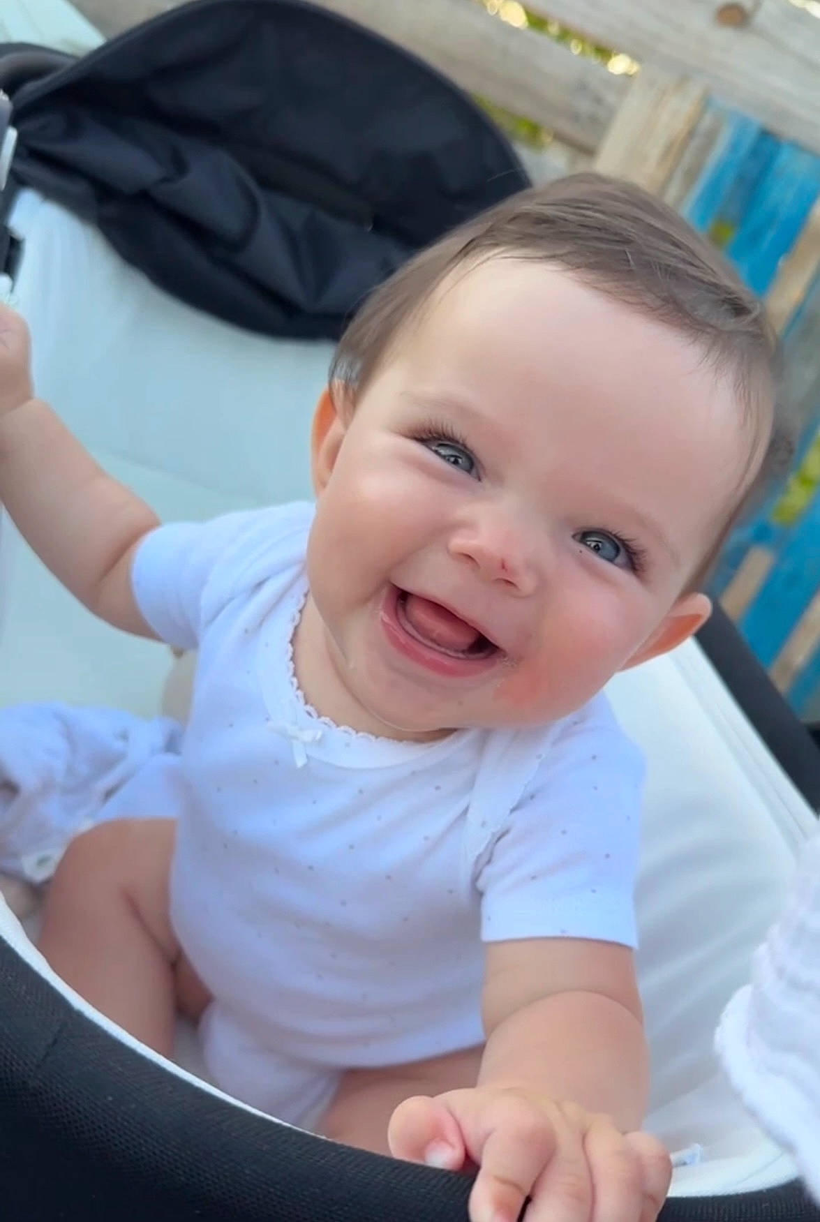 Alma participe au concours pour gagner de l'argent avec cette photo : baby, baby_products, baby_toddler_clothing, cheek, child, comfort, fun, gesture, hairstyle, happy, iris, joy, leisure, person, product, sitting, skin, smile, t_shirt, thumb