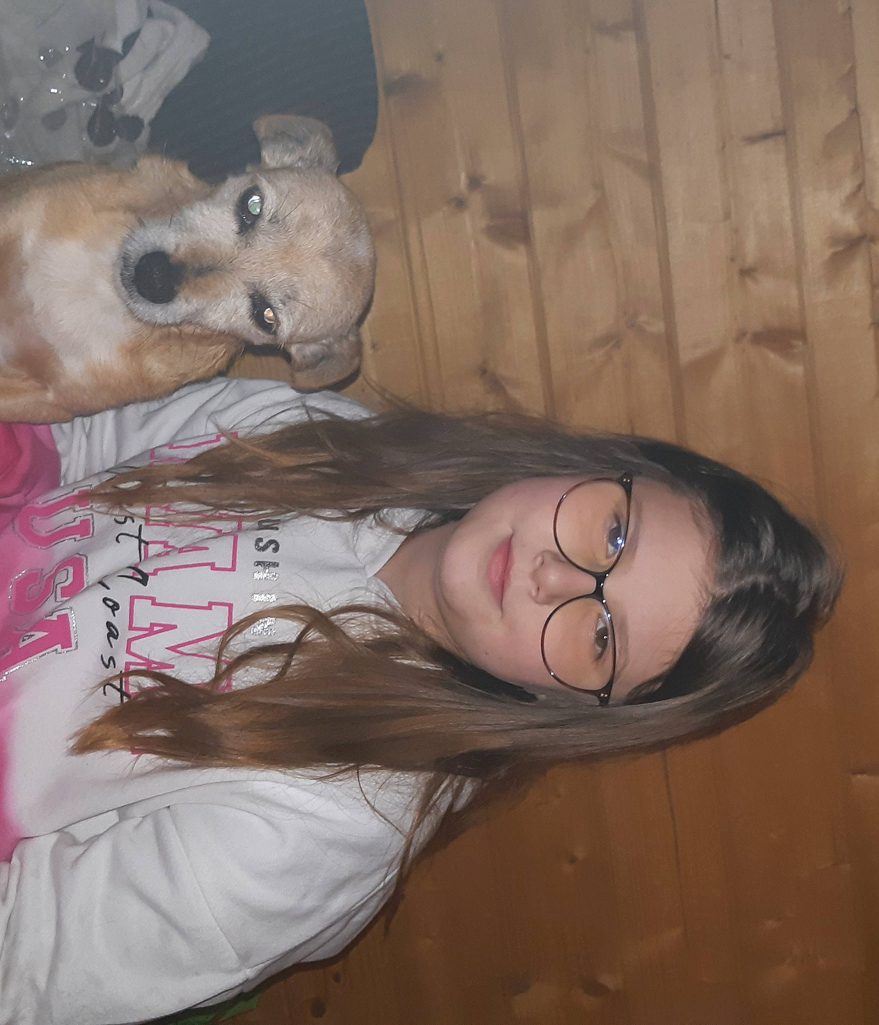 Lana participe au concours pour gagner de l'argent avec cette photo : child, comfort, companion_dog, eye, eyebrow, flash_photography, flooring, fun, fur, happy, lip, mammal, mouth, nose, person, skin, smile, teddy_bear, toy, vertebrate