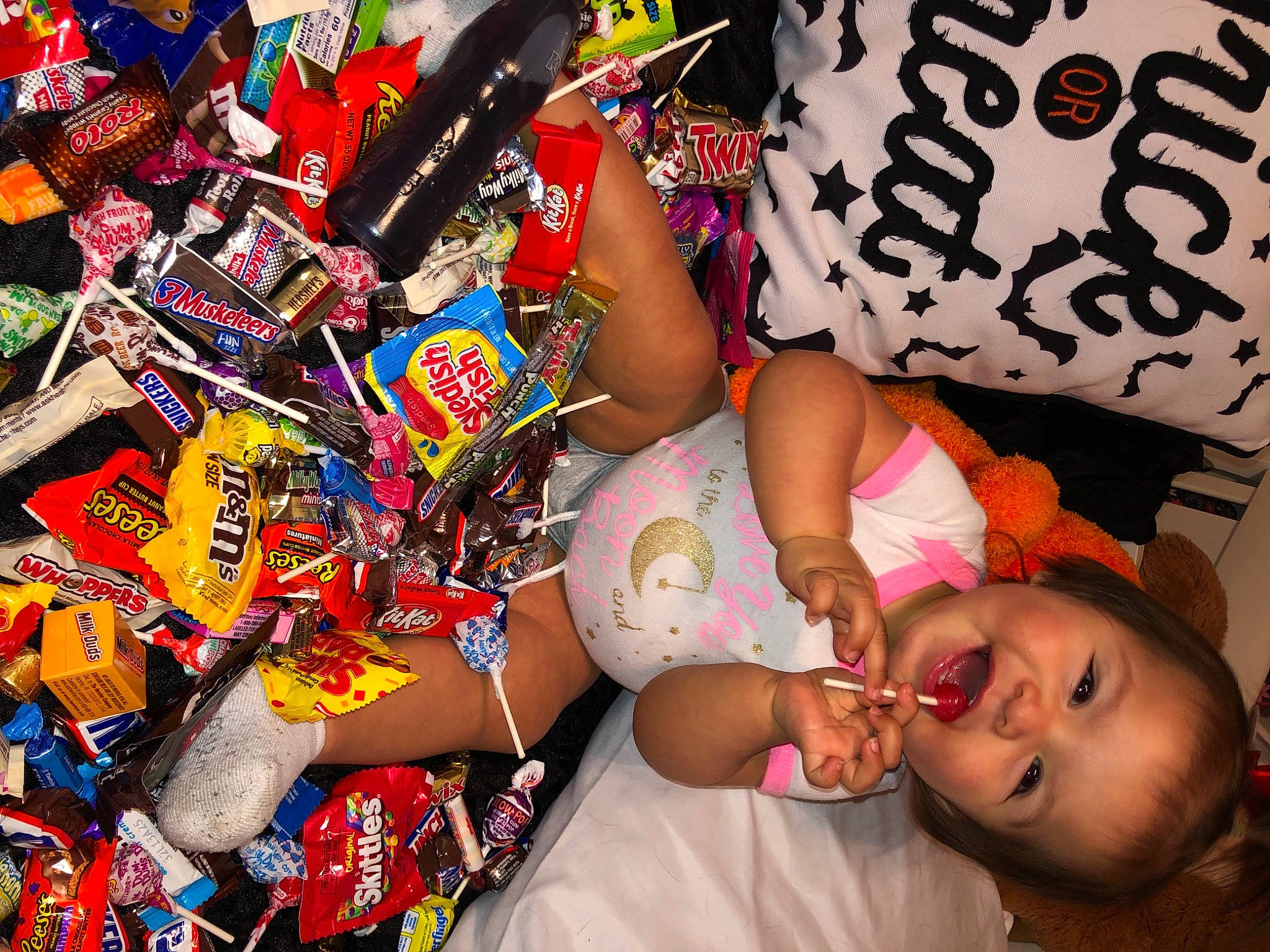 Everleigh is registered to the contest to win money with this photo: design, event, eyelash, fashion, fashion_accessory, flesh, fun, happy, hat, human_leg, pattern, person, photograph, plastic, product, sandal, snapshot, t_shirt, textile, thigh