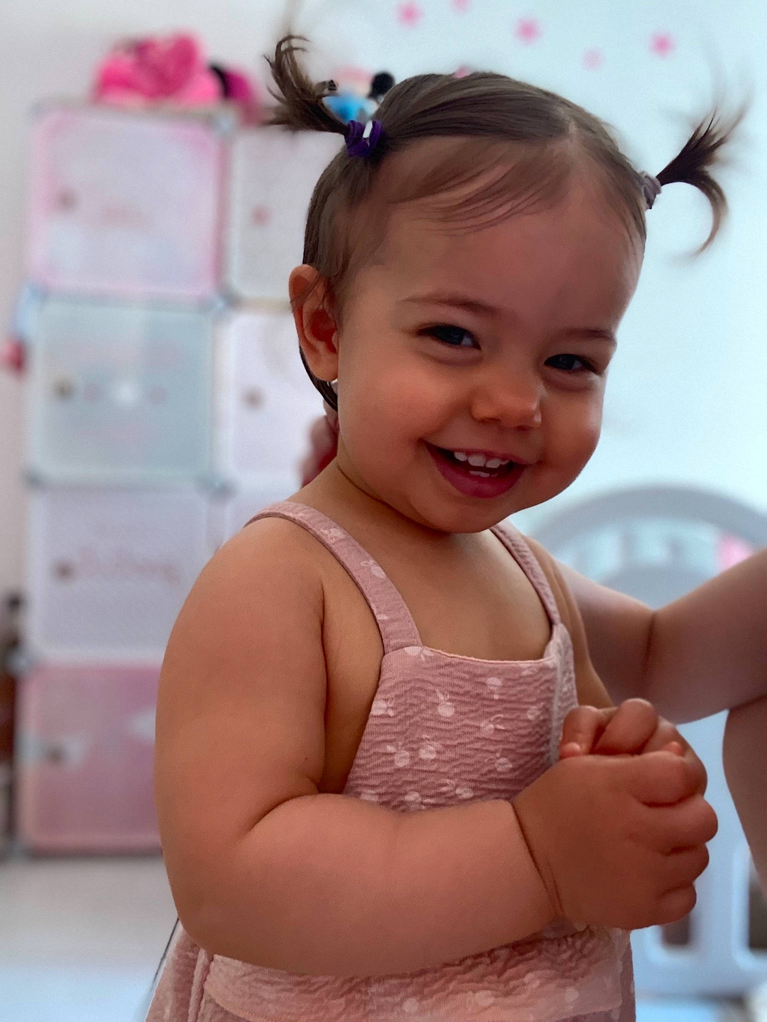 Elaïa a rejoint le concours — aidez-le/la à gagner de superbes lots ! arm, cheek, chin, dress, ear, eyebrow, eyelash, face, facial_expression, gesture, hairstyle, hand, happy, human_body, iris, joy, neck, person, photograph, pink