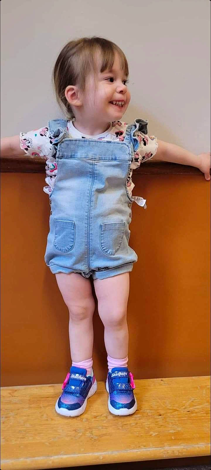 Louna Louna a rejoint le concours — aidez-le/la à gagner de superbes lots ! arm, baby_toddler_clothing, blue, cheek, clothing, collar, face, happy, joint, joy, leg, neck, nose, organ, person, pink, shoulder, skin, sleeve, smile