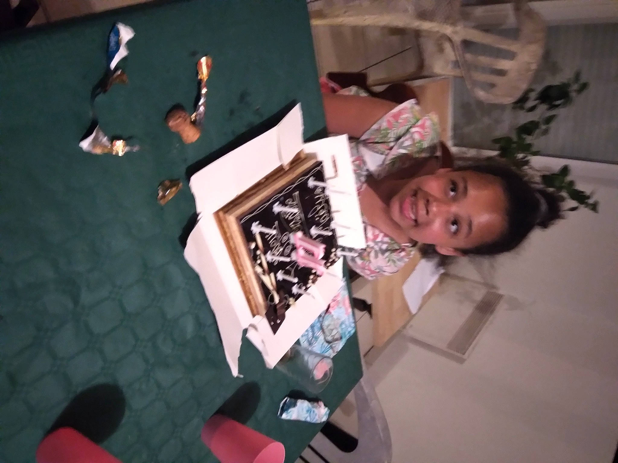 Maelys participe au concours pour gagner de l'argent avec cette photo : art, artist, carmine, event, fashion_design, flooring, font, fun, graphic_design, illustration, joy, painting, paper, pattern, person, plant, room, smile, visual_arts