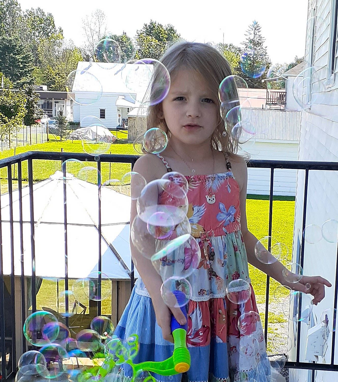 Maggie participe au concours pour gagner de l'argent avec cette photo : child, city, event, fun, garden, grass, happy, leisure, magenta, people, person, plant, play, product, recreation, sky, t_shirt, toddler, tree, window