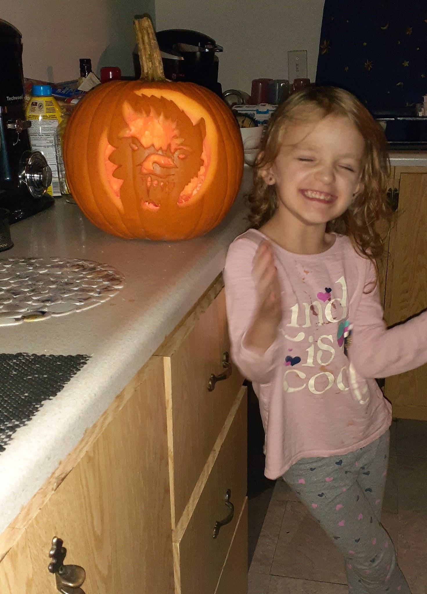 Maggie a rejoint le concours — aidez-le/la à gagner de superbes lots ! beauty, black, calabaza, cucurbita, fun, gas, gourd, hairstyle, human_body, jack_o_lantern, joy, natural_foods, organ, person, plant, pumpkin, smile, squash, toddler, vegetable