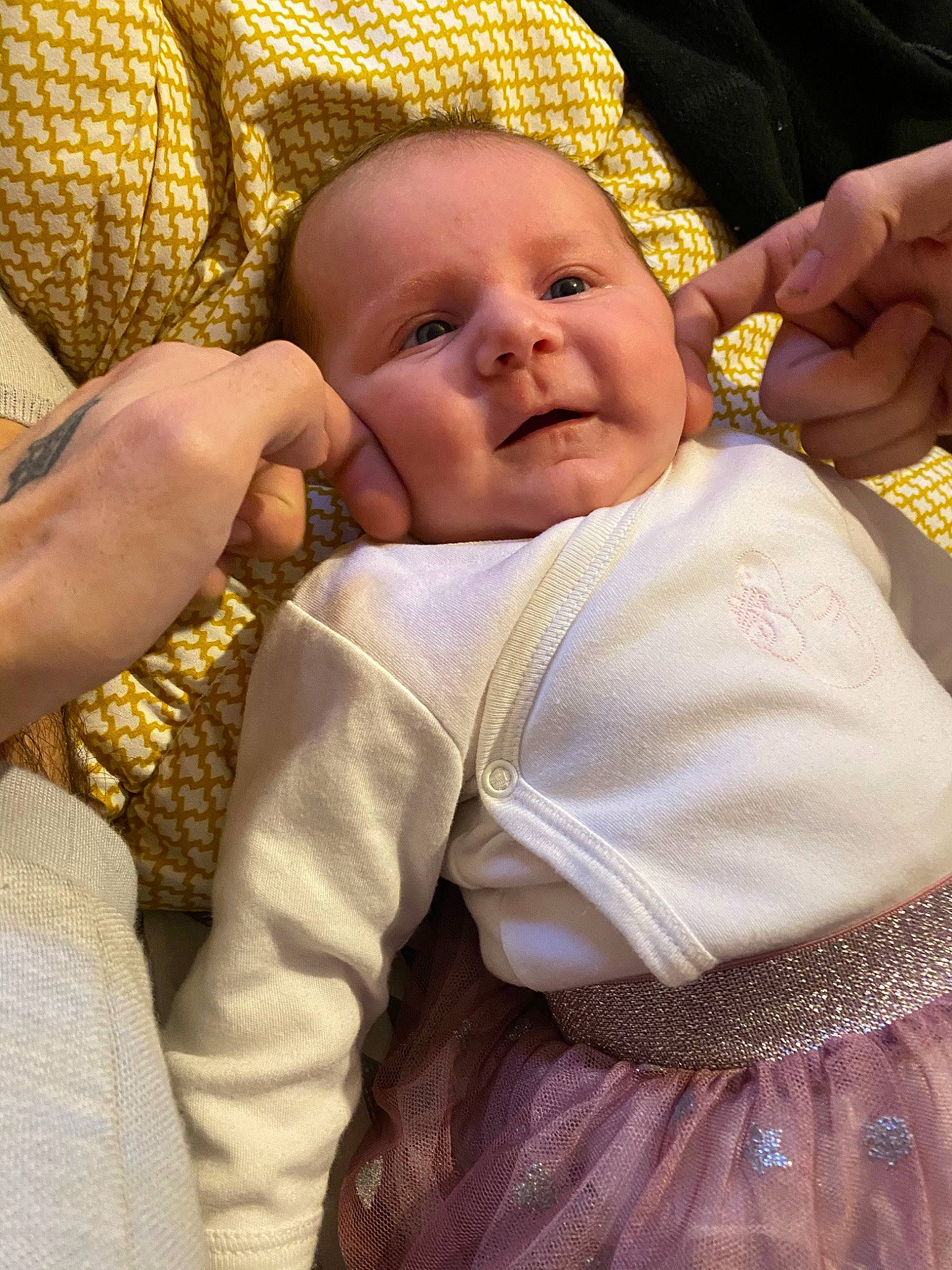 Liliana a rejoint le concours — aidez-le/la à gagner de superbes lots ! baby, child, hand, happy, person, product, skin, smile, toddler