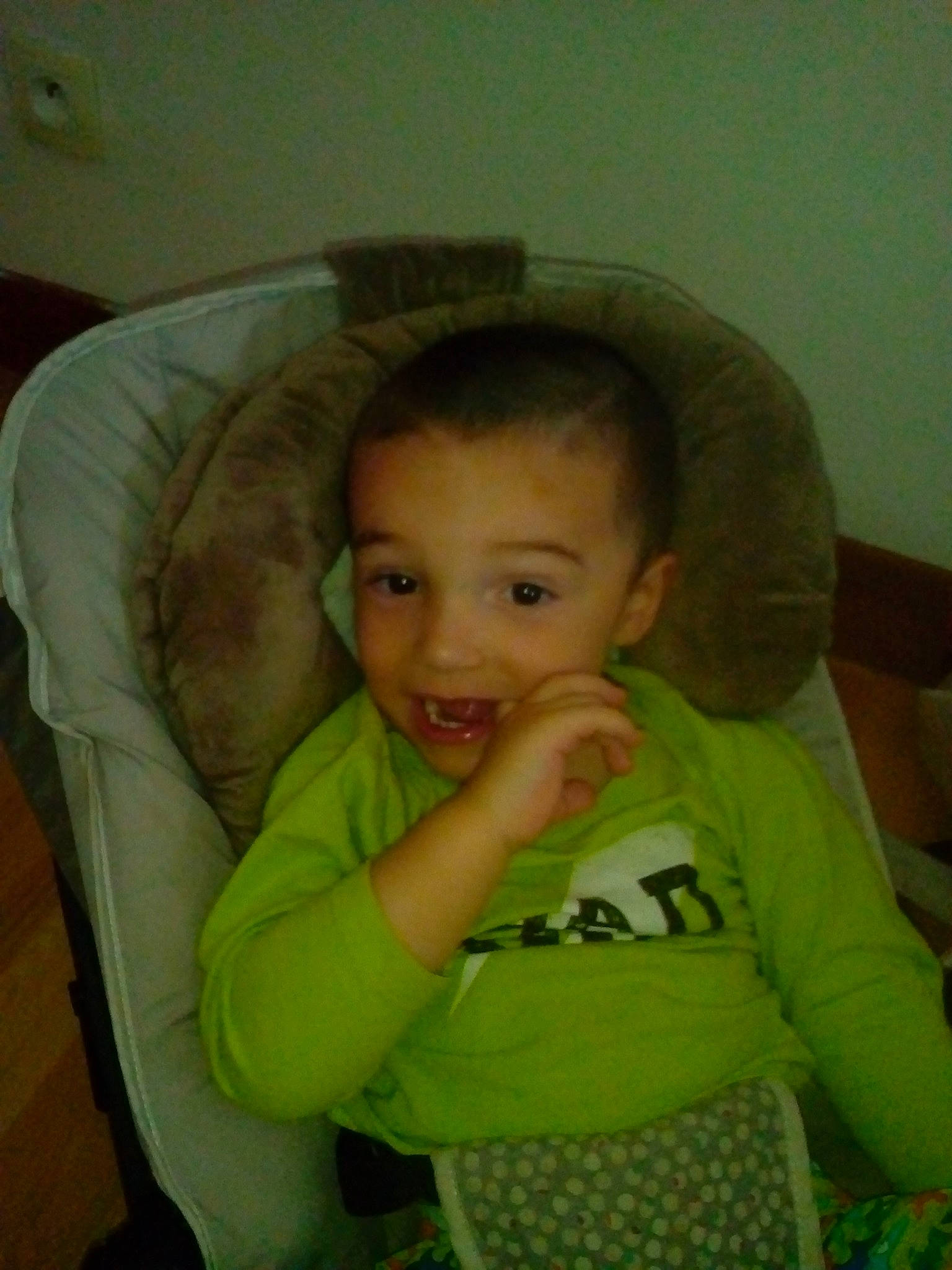 Swan participe au concours pour gagner de l'argent avec cette photo : baby, baby_toddler_clothing, chair, cheek, chin, comfort, ear, eyebrow, face, facial_expression, fun, happy, head, iris, joy, mouth, nose, person, product, sleeve