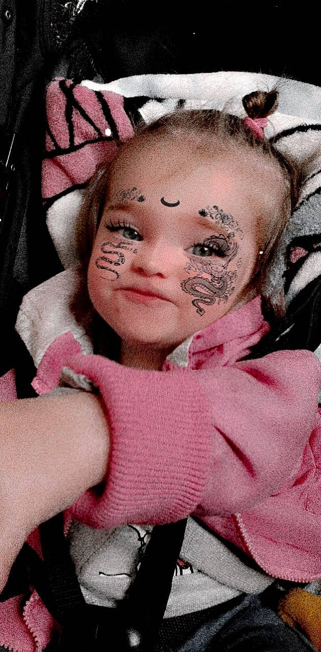 Innaya a rejoint le concours — aidez-le/la à gagner de superbes lots ! baby, cheek, chin, eye, eyebrow, eyelash, finger, fur, gesture, happy, head, human_body, iris, lip, magenta, mouth, nose, person, pink, skin