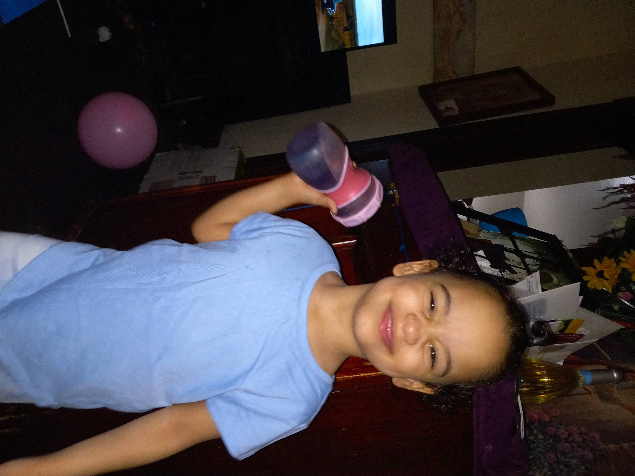 Dayzhore is registered to the contest to win money with this photo: abdomen, audio_equipment, automotive_design, balloon, chest, elbow, event, eyewear, fun, hat, human_leg, joint, joy, party, party_supply, person, room, shoulder, smile, t_shirt