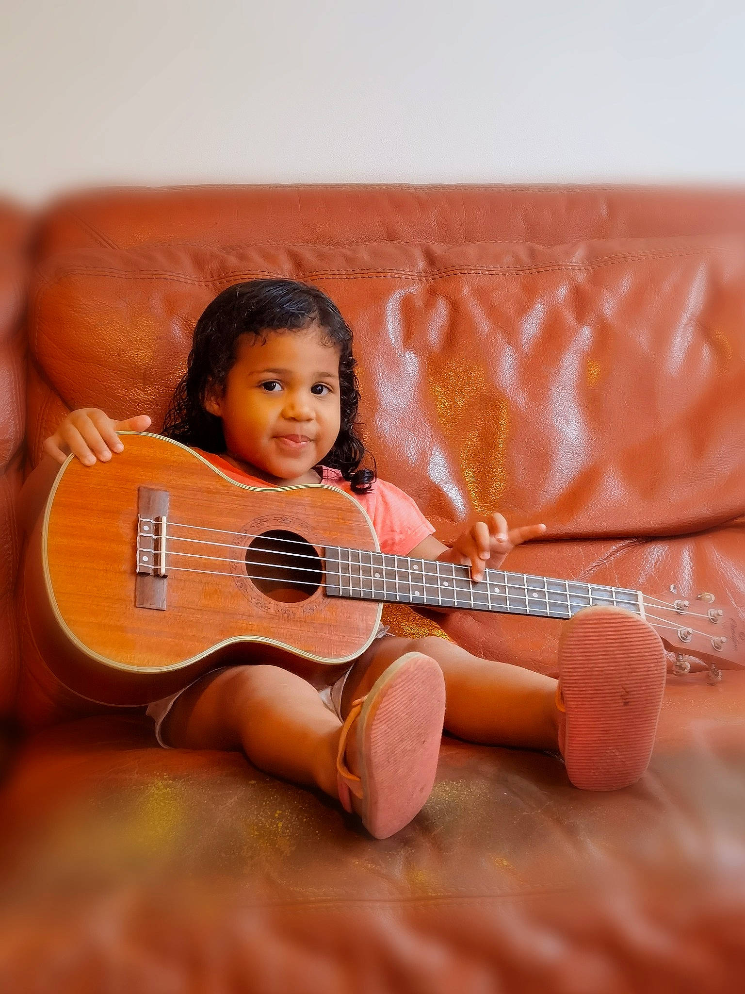 Maelys a rejoint le concours — aidez-le/la à gagner de superbes lots ! acoustic_guitar, dress, folk_instrument, guitar, guitar_accessory, guitarist, happy, joy, music, musical_instrument, musical_instrument_accessory, musician, nail, people_in_nature, person, plucked_string_instruments, string_instrument, string_instrument_accessory, thigh, thumb