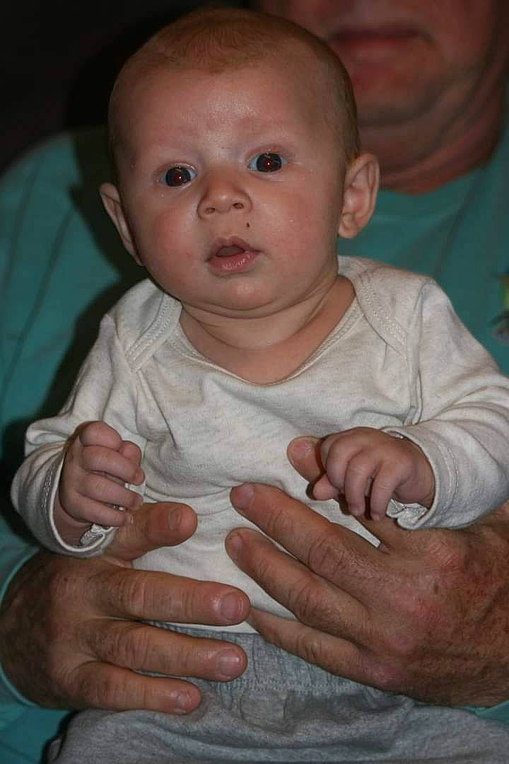 Kota is registered to the contest to win money with this photo: baby, baby_toddler_clothing, cheek, child, chin, finger, gesture, hand, happy, iris, lip, mammal, mouth, muscle, nail, nose, organ, person, skin, surprise