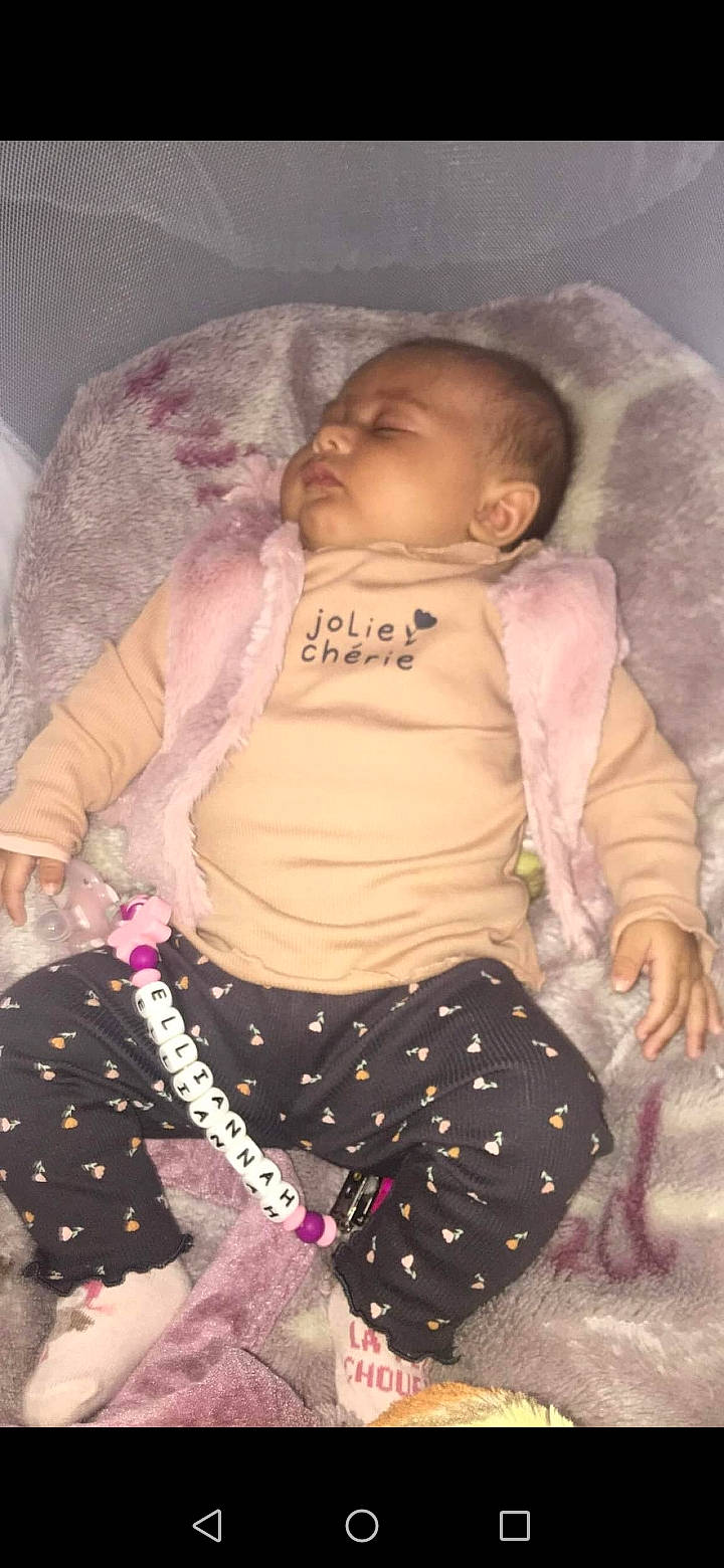 Elliannah participe au concours pour gagner de l'argent avec cette photo : abdomen, baby, baby_products, baby_sleeping, baby_toddler_clothing, cheek, child, comfort, cool, eye, happy, nose, pattern, person, pink, sitting, skin, sleeve, textile, toddler