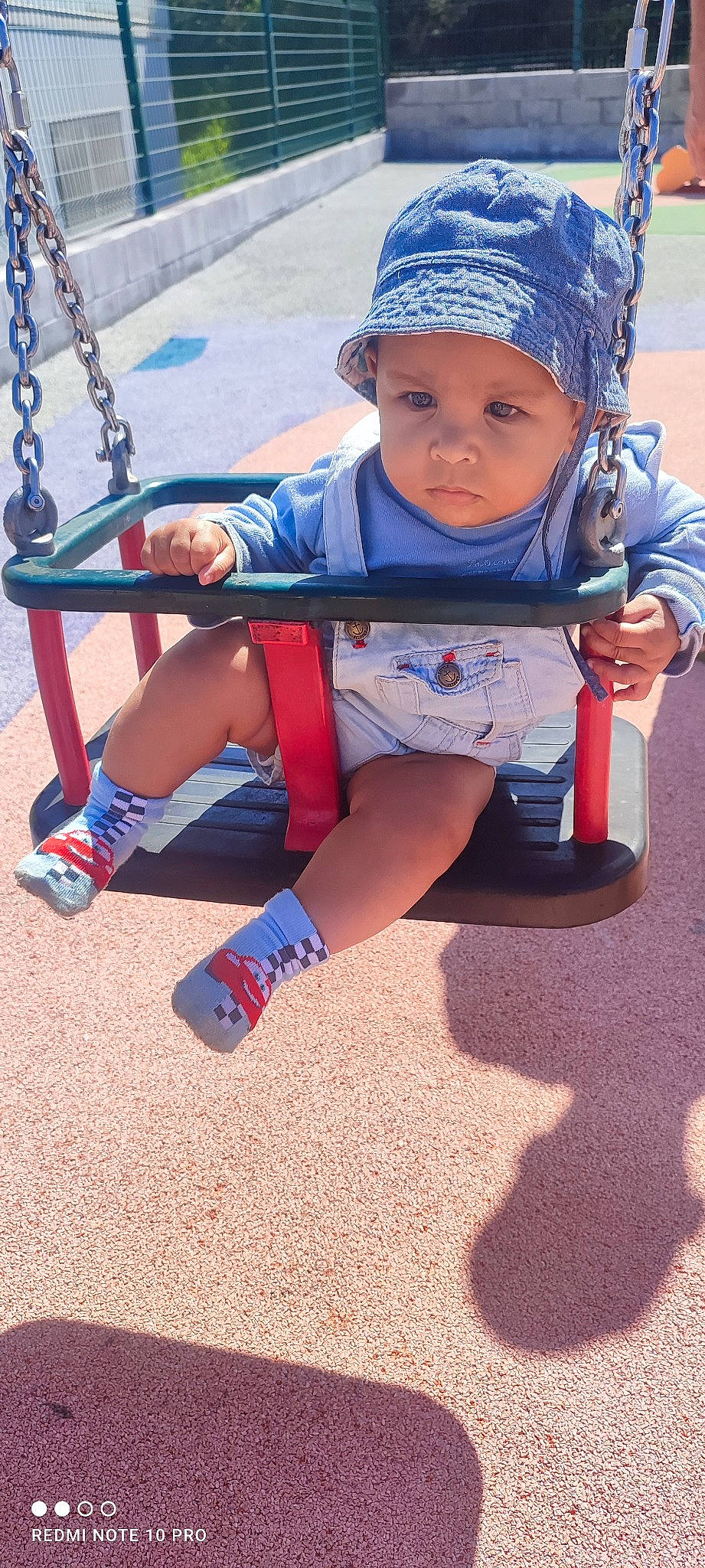 Jordan participe au concours pour gagner de l'argent avec cette photo : baby, baby_toddler_clothing, cap, child, electric_blue, fashion_accessory, fun, headwear, human_leg, knee, leisure, person, play, recreation, shorts, sitting, sock, t_shirt, thigh, toddler