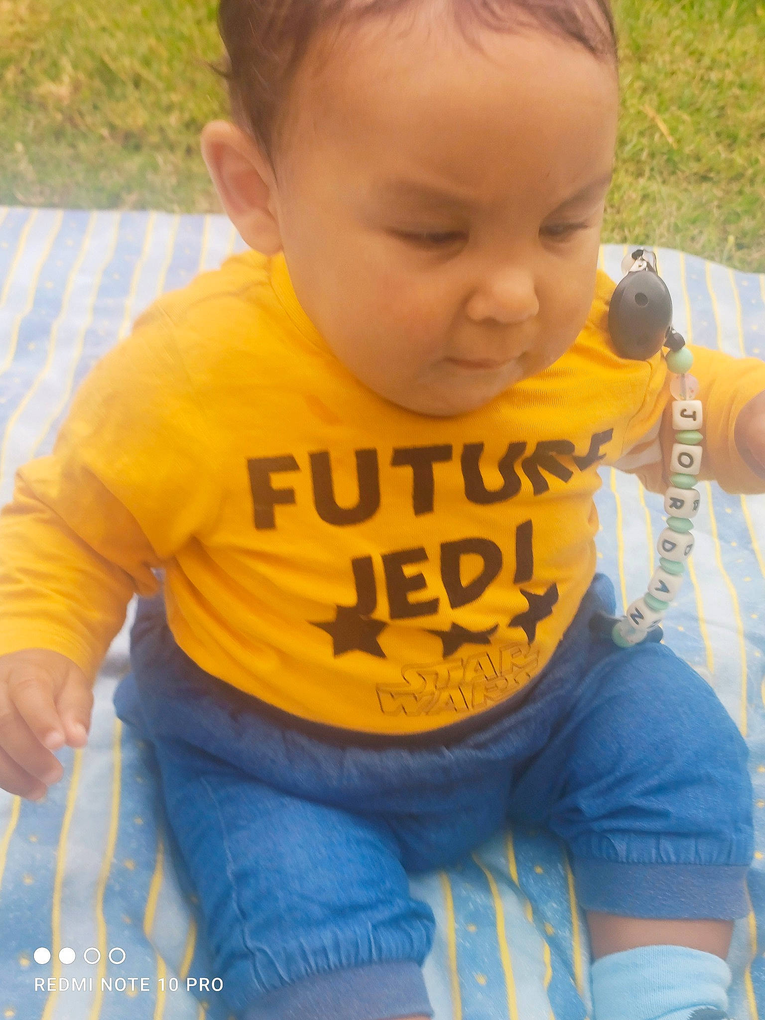 Jordan participe au concours pour gagner de l'argent avec cette photo : baby_toddler_clothing, cheek, clothing, facial_expression, forehead, hair, hairstyle, happy, head, human_body, iris, jeans, mammal, mouth, nose, orange, person, plant, skin, sleeve