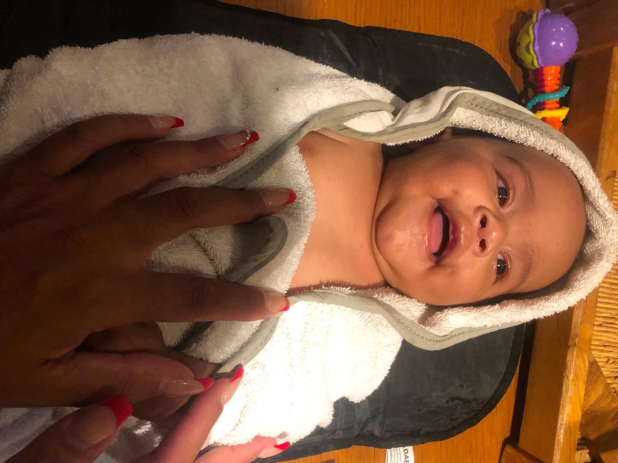 Keylian a rejoint le concours — aidez-le/la à gagner de superbes lots ! baby_toddler_clothing, cheek, comfort, ear, eye, eyebrow, eyelash, finger, gesture, hand, hat, head, human_body, iris, lip, mouth, neck, nose, person, skin