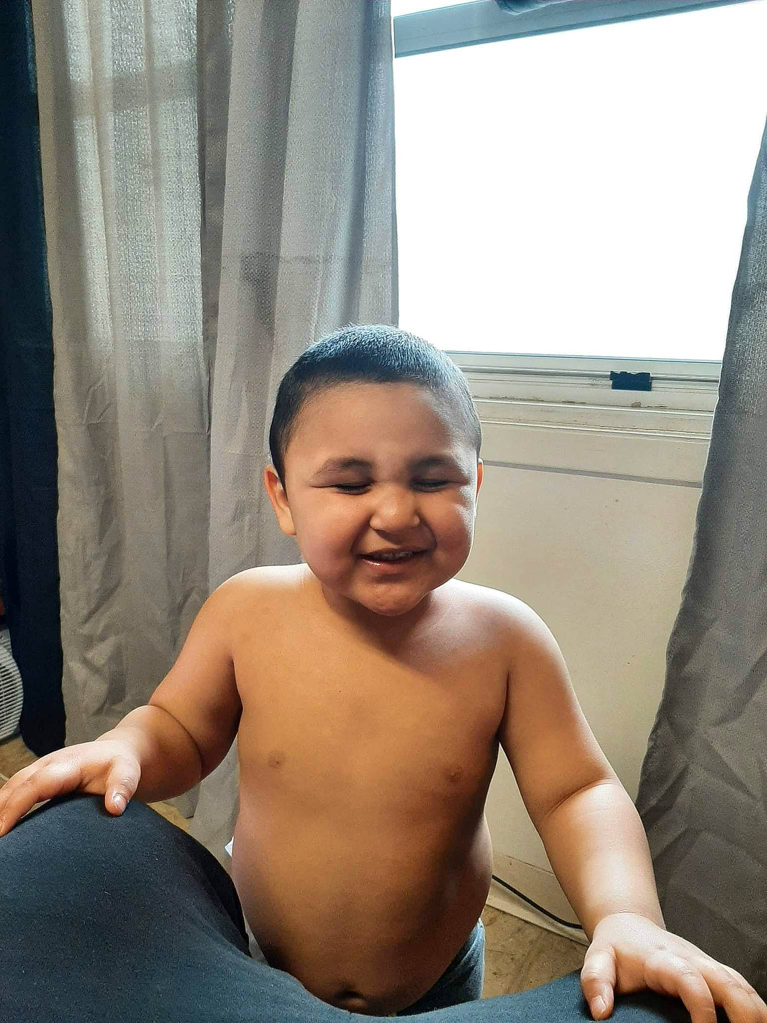 Jaxxon is registered to the contest to win money with this photo: chest, comfort, curtain, elbow, eye, finger, gesture, hairstyle, happy, joint, joy, mammal, muscle, neck, person, shoulder, smile, thigh, thumb, trunk