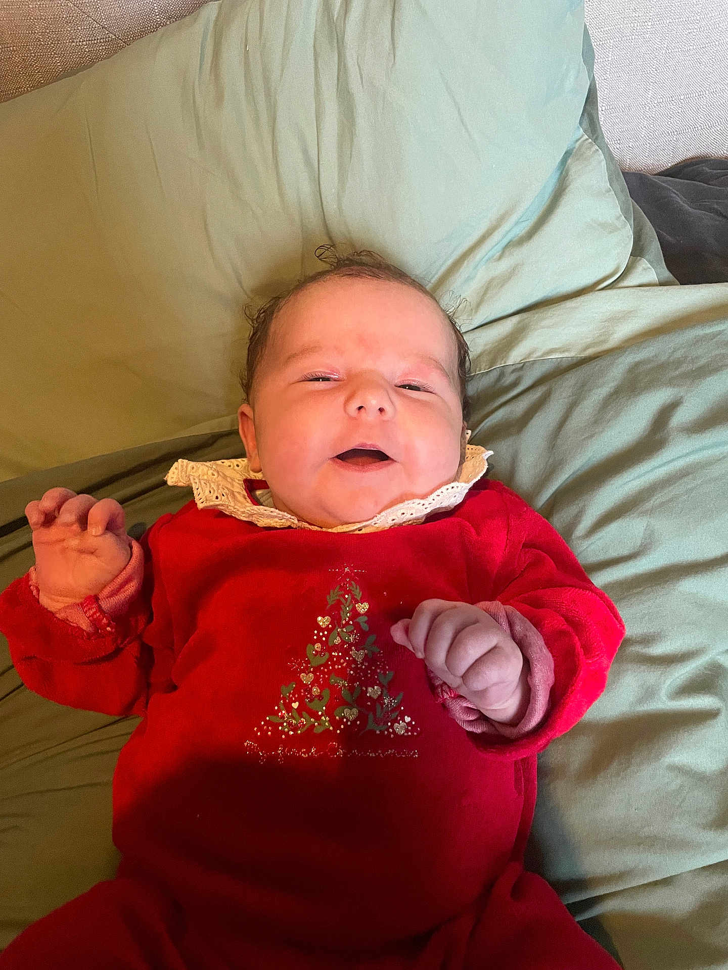 Albane participe au concours pour gagner de l'argent avec cette photo : baby, infant, smiling, red_clothing, christmas_outfit, pillow, bed, sleepy, hand, face, cute, newborn, holiday, cozy, indoor, person, child, soft, relaxed, lying_down