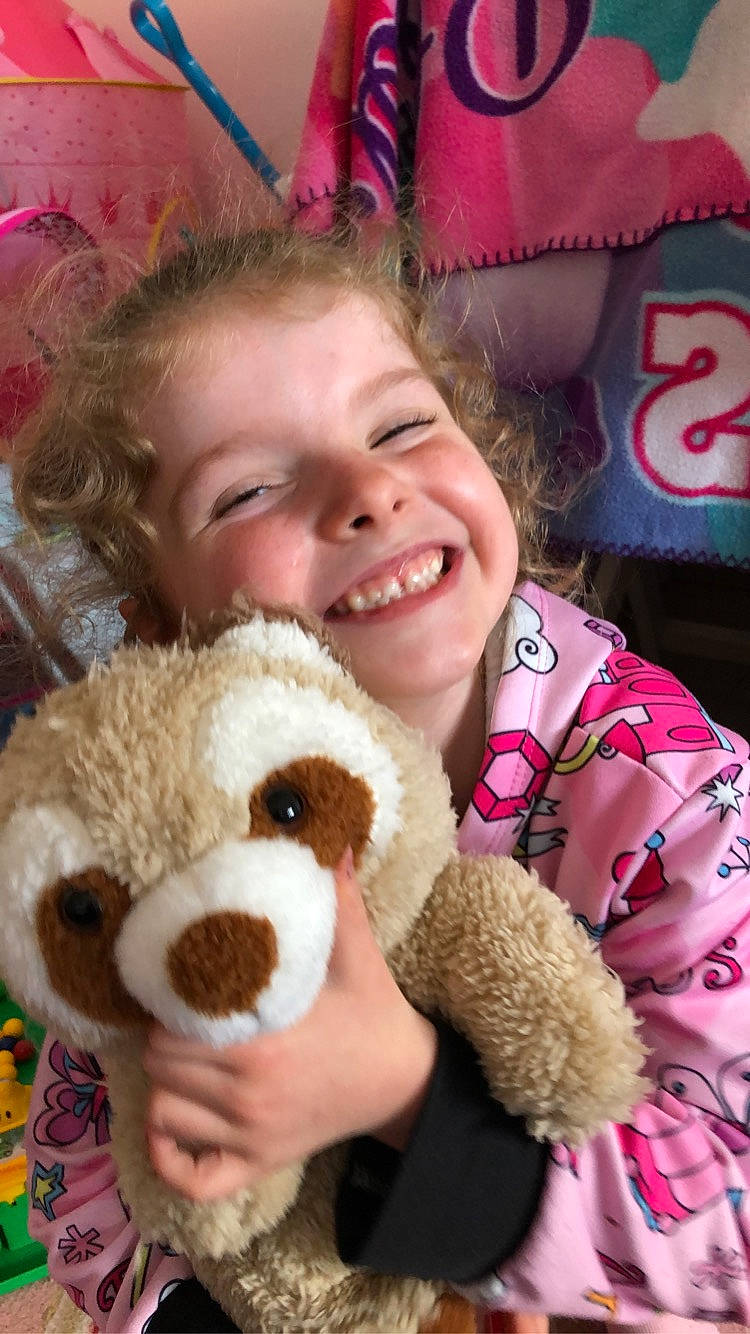 Anaé participe au concours pour gagner de l'argent avec cette photo : beauty, cheek, child, eye, facial_expression, fun, happy, head, headgear, human_body, joy, nose, organ, person, pink, product, skin, smile, textile, toddler