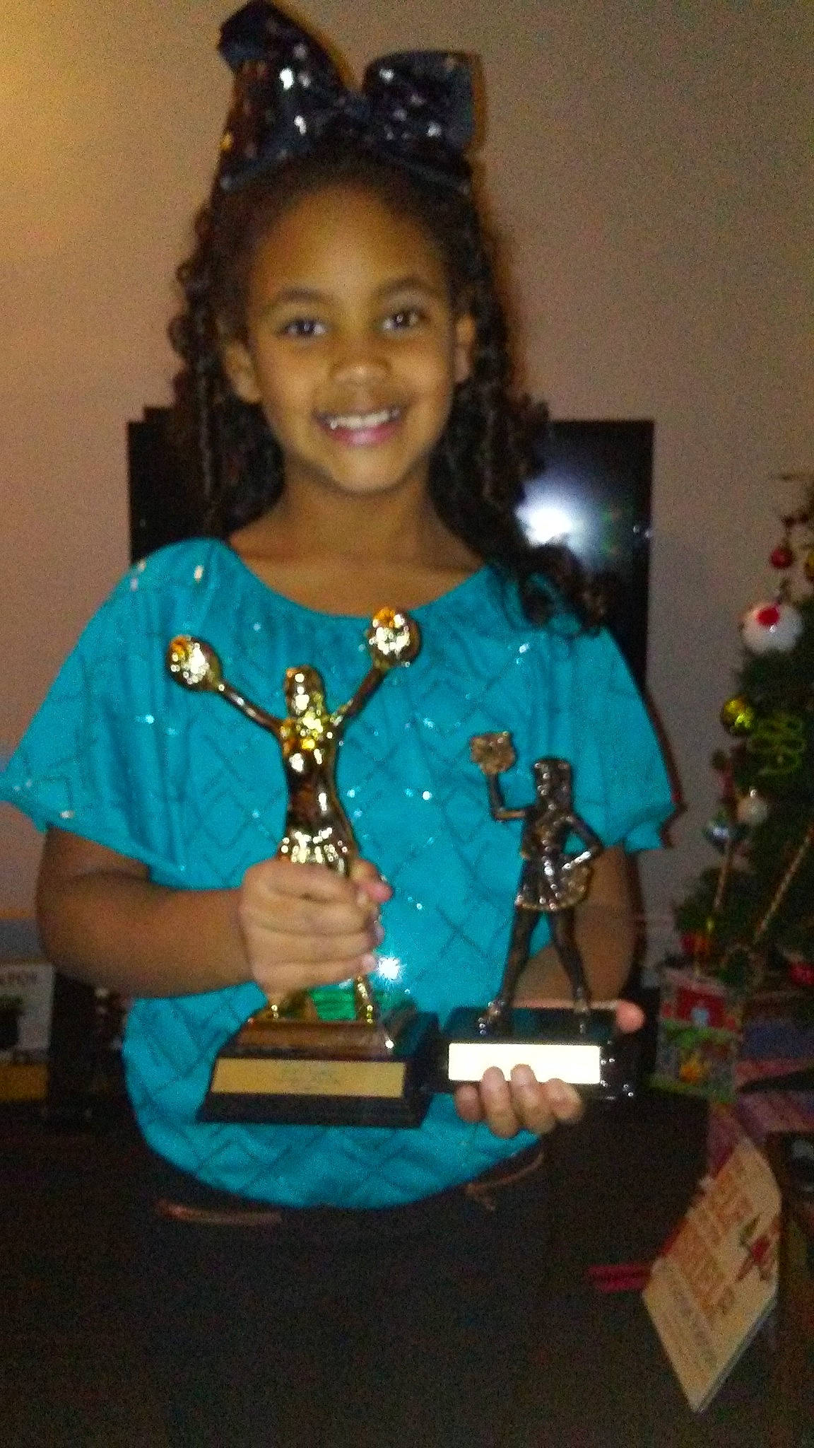 Tatiana is registered to the contest to win money with this photo: blue, event, fashion, fashion_accessory, fun, girl, hairstyle, jewellery, joy, person, product, smile