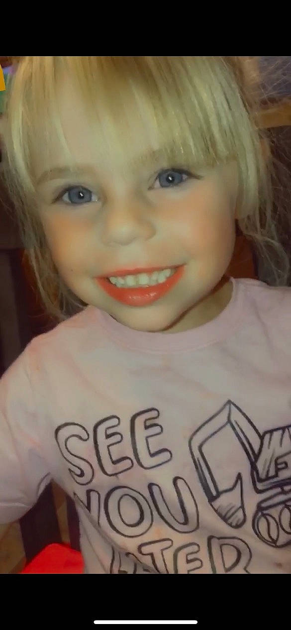 Kayzlee is registered to the contest to win money with this photo: cheek, chin, eye, eyebrow, eyelash, face, facial_expression, forehead, hair, hairstyle, head, human, joy, lip, mouth, nose, organ, person, skin, smile