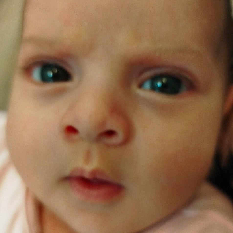 Amira participe au concours pour gagner de l'argent avec cette photo : baby, child, closeup, cute, expression, eyes, face, head, human, indoors, infant, mouth, nose, person, pink_clothing, portrait, skin, soft, unfocused, young
