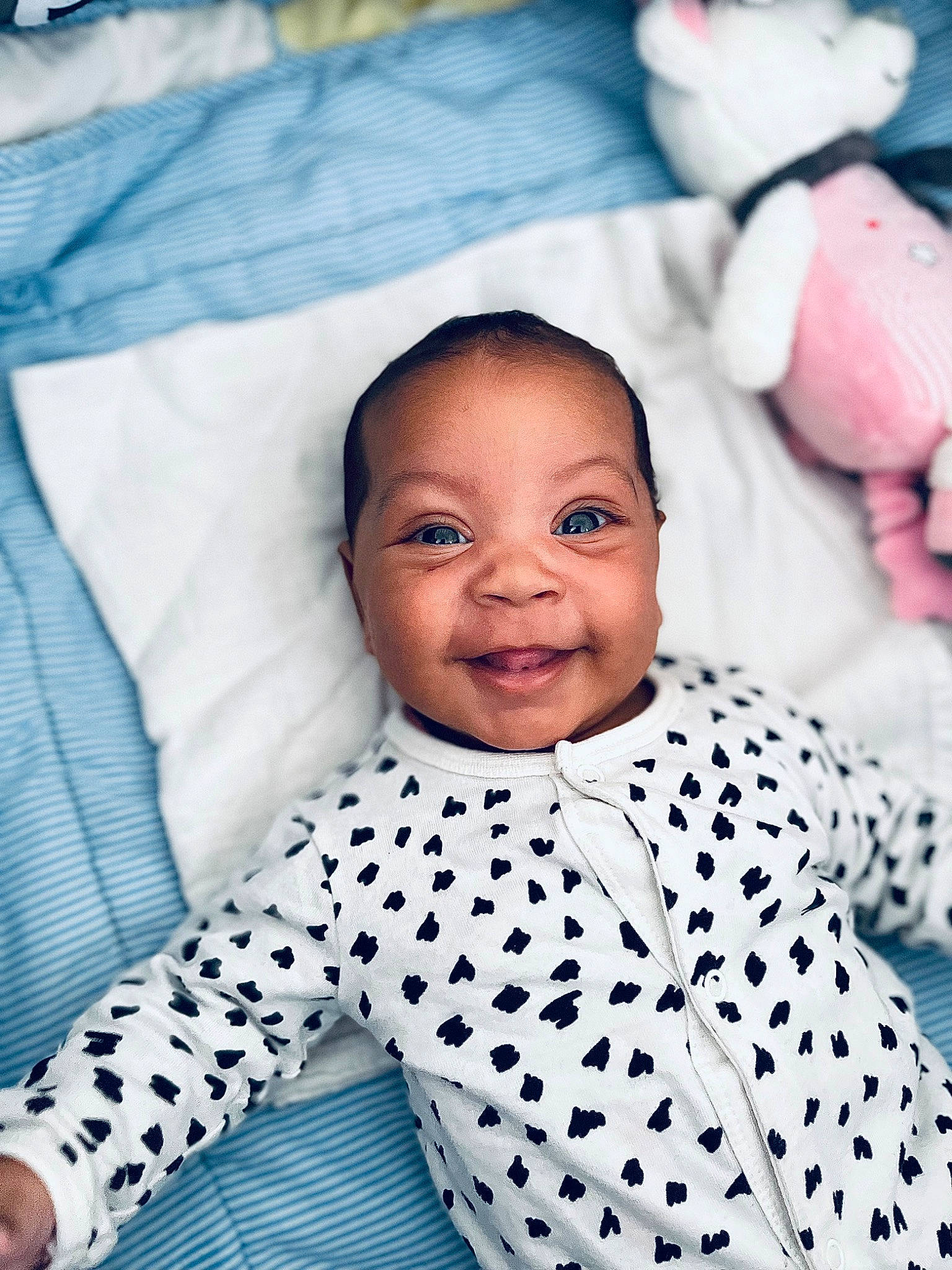 Këziah participe au concours pour gagner de l'argent avec cette photo : baby, baby_toddler_clothing, beauty, black, cheek, child, comfort, facial_expression, happy, joy, linens, person, photograph, pink, product, purple, skin, sleeve, smile, textile