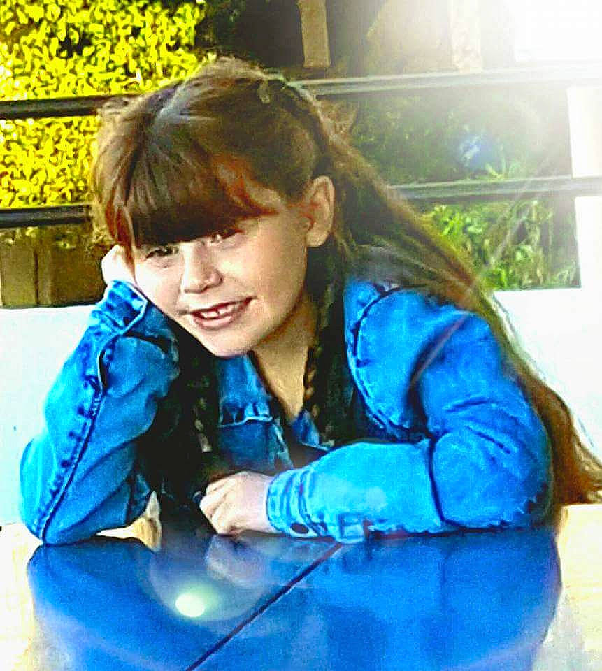 Laurène-isalyne participe au concours pour gagner de l'argent avec cette photo : blue, child, child_model, cool, electric_blue, eye, fun, girl, hairstyle, iris, joy, person, play, product, smile, toddler