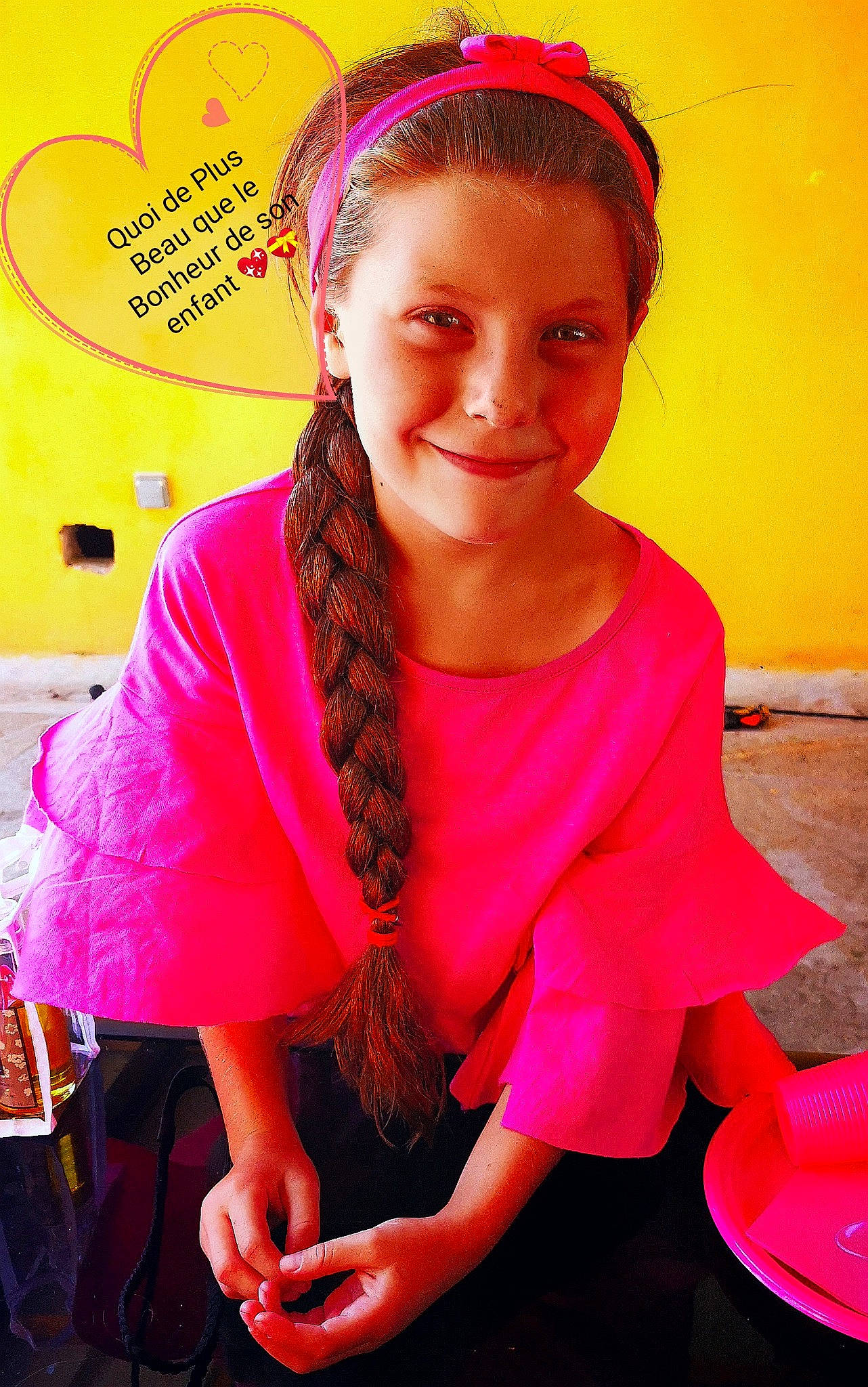 Laurène-isalyne a rejoint le concours — aidez-le/la à gagner de superbes lots ! beauty, child, child_model, costume, fashion_accessory, fun, girl, hair_accessory, happiness, joy, magenta, outerwear, person, pink, red, shoulder, skin, smile, textile, toddler