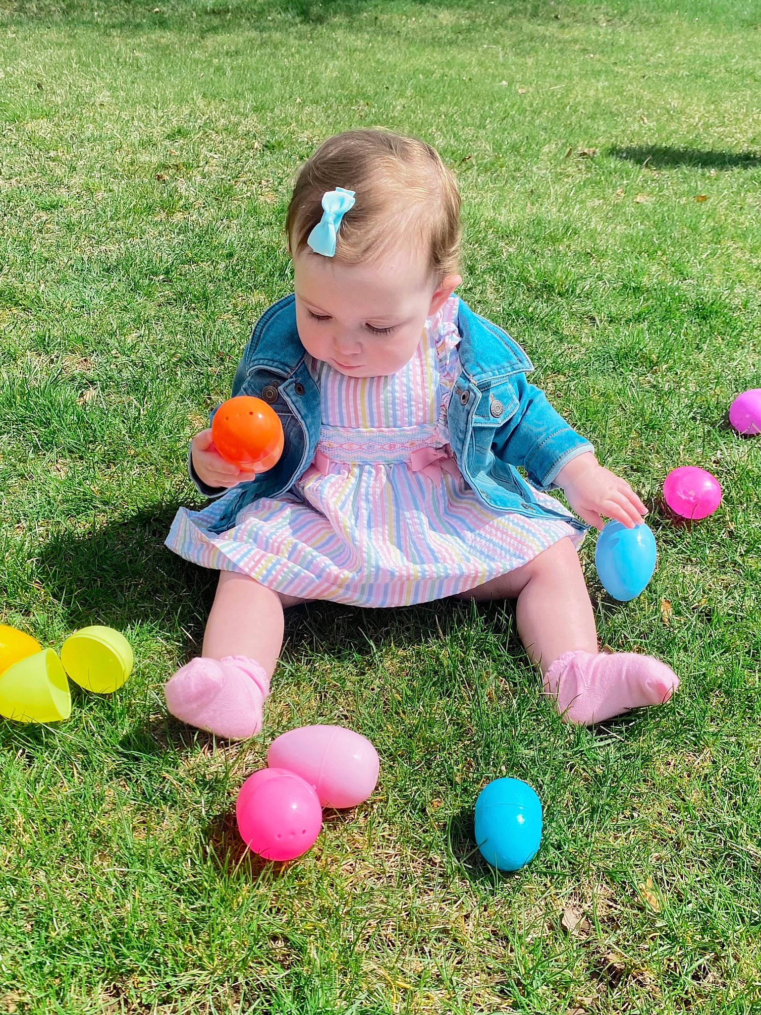 Emma is registered to the contest to win money with this photo: baby, baby_toddler_clothing, ball, balloon, child, electric_blue, event, fun, grass, grass_family, happy, lawn, leisure, people_in_nature, person, pink, play, playing_sports, recreation, toddler