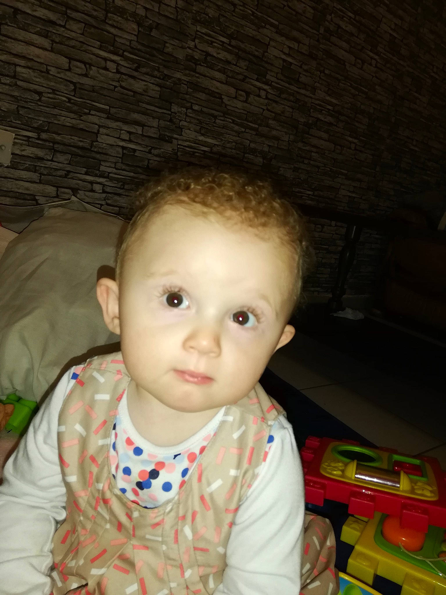 Jannah participe au concours pour gagner de l'argent avec cette photo : baby, cheek, child, chin, ear, eye, face, forehead, head, iris, lip, mouth, nose, person, sitting, skin, smile, toddler