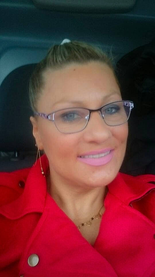 Sabine Desfrenne a rejoint le concours — aidez-le/la à gagner de superbes lots ! blond, cheek, chin, cool, eye, eyebrow, eyewear, face, forehead, fun, glasses, hair, head, joy, lady, lip, nose, person, red, selfie