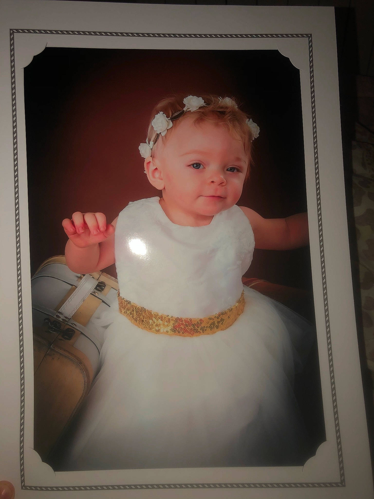 Elana a rejoint le concours — aidez-le/la à gagner de superbes lots ! art, baby, baby_toddler_clothing, cheek, child, dress, fashion_accessory, flash_photography, headband, headgear, headpiece, jewellery, neck, person, picture_frame, pink, portrait, rectangle, sleeve, toddler