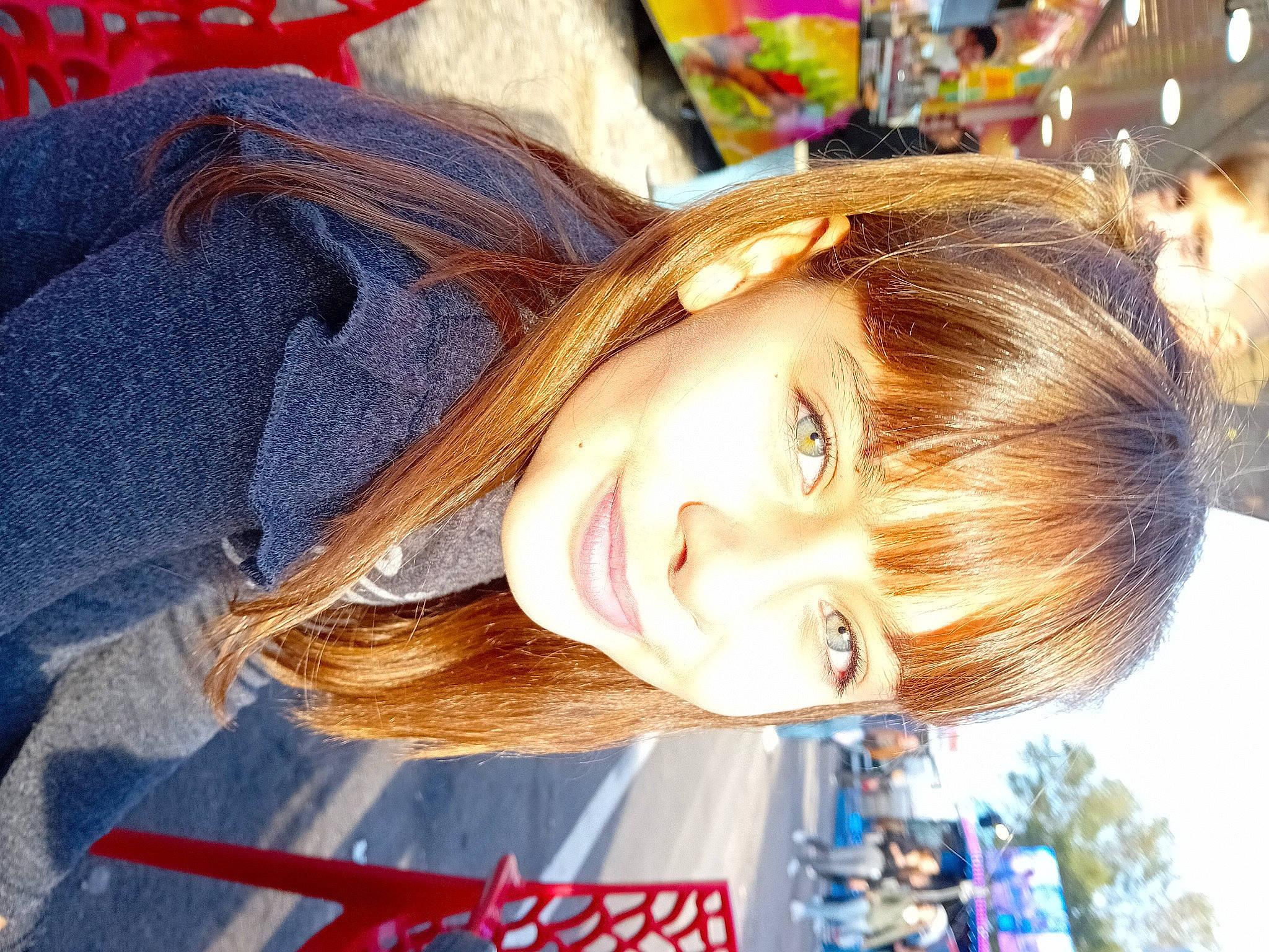 Maëlya participe au concours pour gagner de l'argent avec cette photo : bangs, blond, brown_hair, child, electric_blue, eyelash, fashion_accessory, fun, hair_coloring, happy, joy, leisure, lip, long_hair, pattern, person, photograph, portrait_photography, recreation, smile