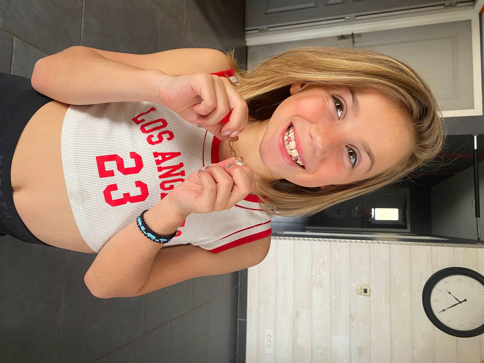 Capucine participe au concours pour gagner de l'argent avec cette photo : automotive_design, blond, car, chest, elbow, eye, finger, flash_photography, gesture, hand, happy, human_leg, joy, knee, motor_vehicle, person, smile, thigh, tire, wheel