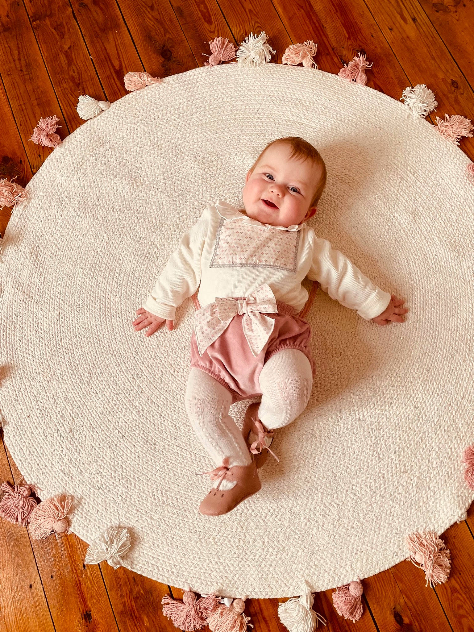 Alix participe au concours pour gagner de l'argent avec cette photo : baby, baby_products, baby_sleeping, baby_toddler_clothing, cheek, child, circle, comfort, flooring, hardwood, linens, pattern, peach, person, product, sitting, skin, sleeve, textile, toddler