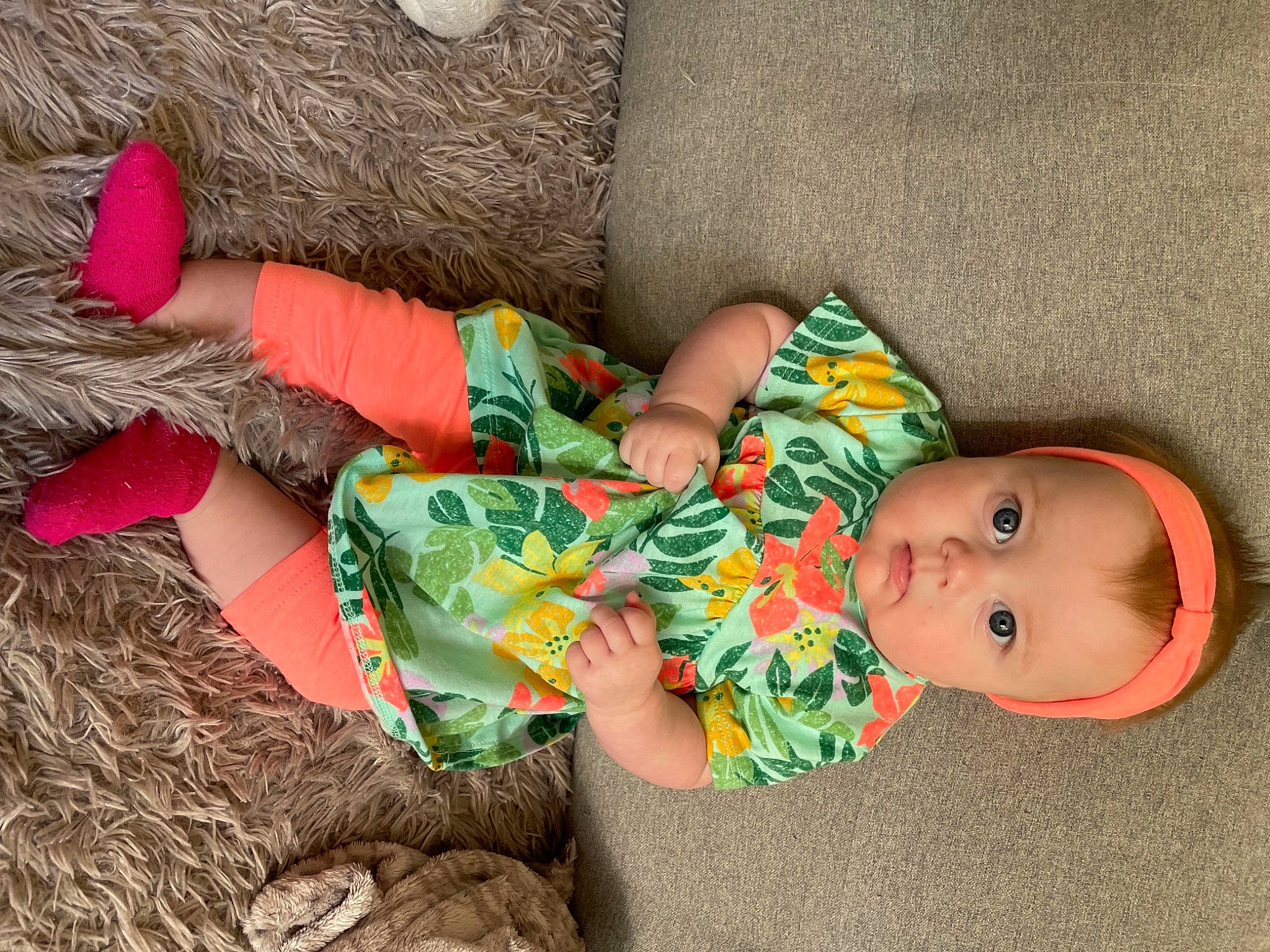 Alix a rejoint le concours — aidez-le/la à gagner de superbes lots ! baby, baby_toddler_clothing, comfort, doll, eye, finger, grass, hand, human_body, human_leg, leg, linens, mammal, nail, person, skin, textile, thigh, toddler, vertebrate